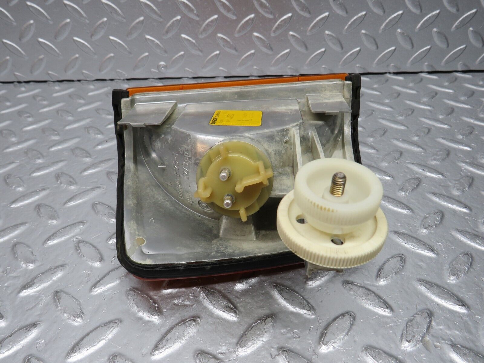 30669 Mercedes-Benz W201 190E 2.0L Indicator Light Front Left Bosch 1305232034