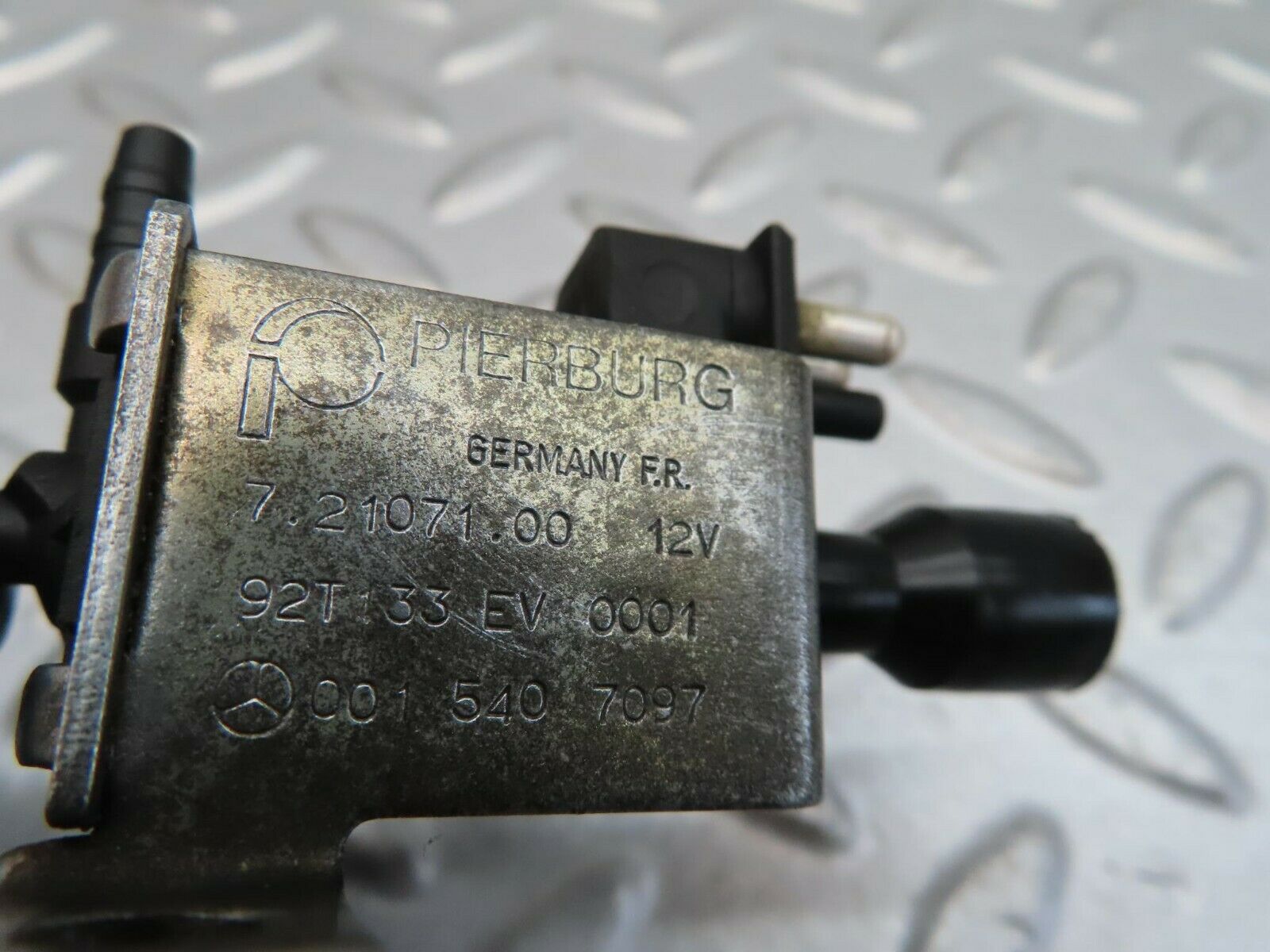 12189 Mercedes-Benz R129 300SL Coupe Vacuum Control Valve Pierburg 0015407097