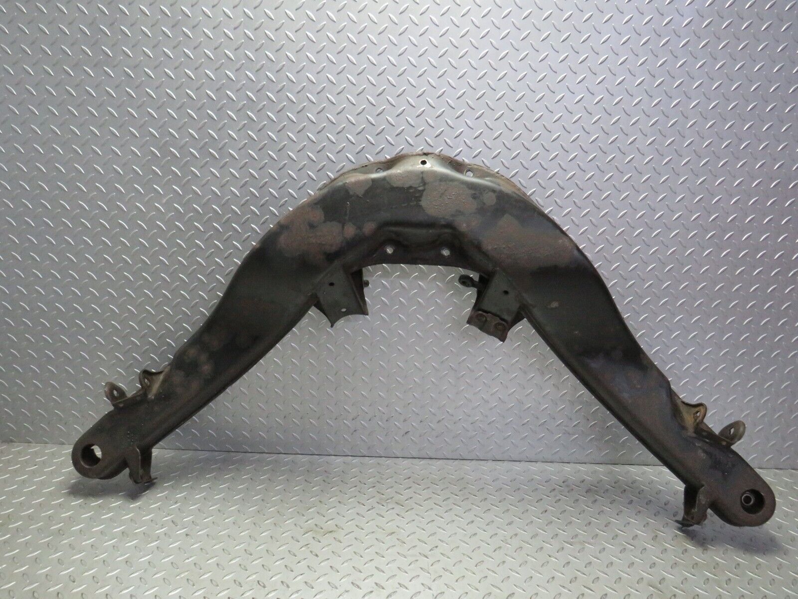 5523 Mercedes-Benz W114 280CE Coupe Rear Subframe Axle Carrier