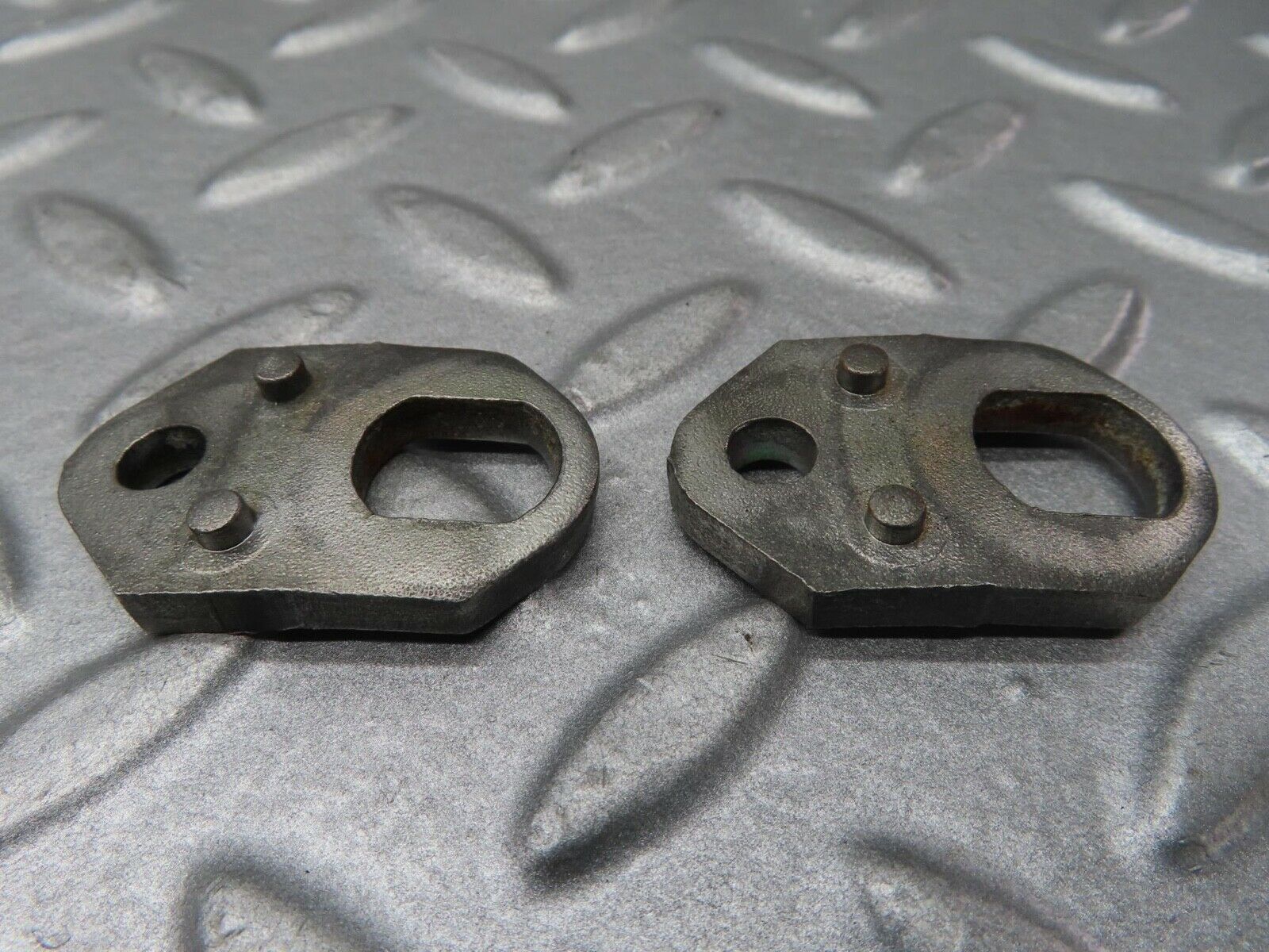 16744 Mercedes-Benz C107 380SLC Fuel Injector Bracket Pair