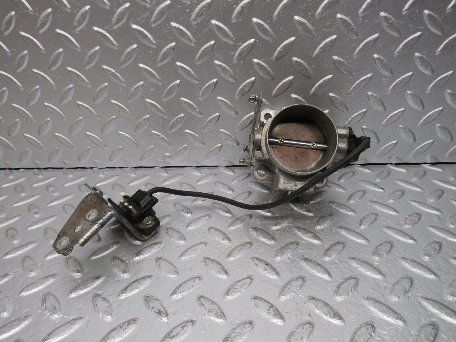 30461 Mercedes-Benz W124 230E Throttle Body Valve With Switch 0011409053