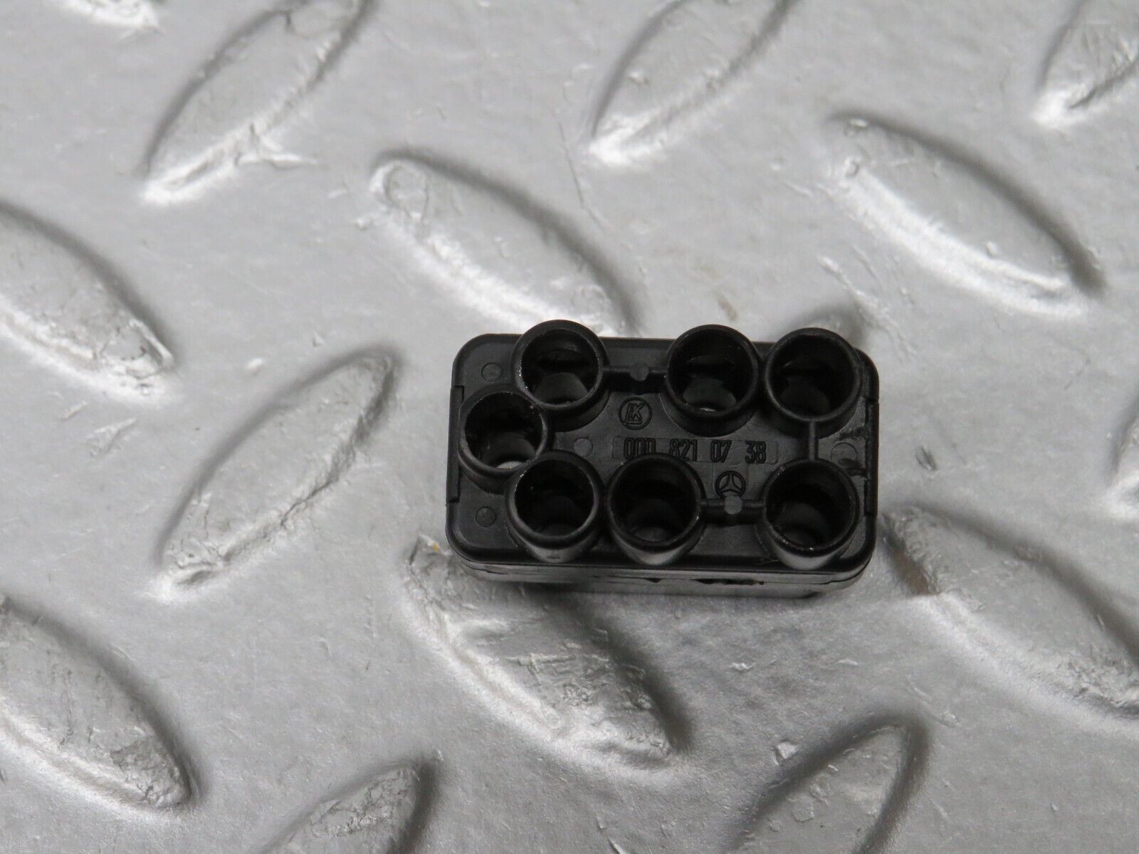 38959 Mercedes-Benz W201 190E 2.6L Wire Connector 0008212626 0008210738