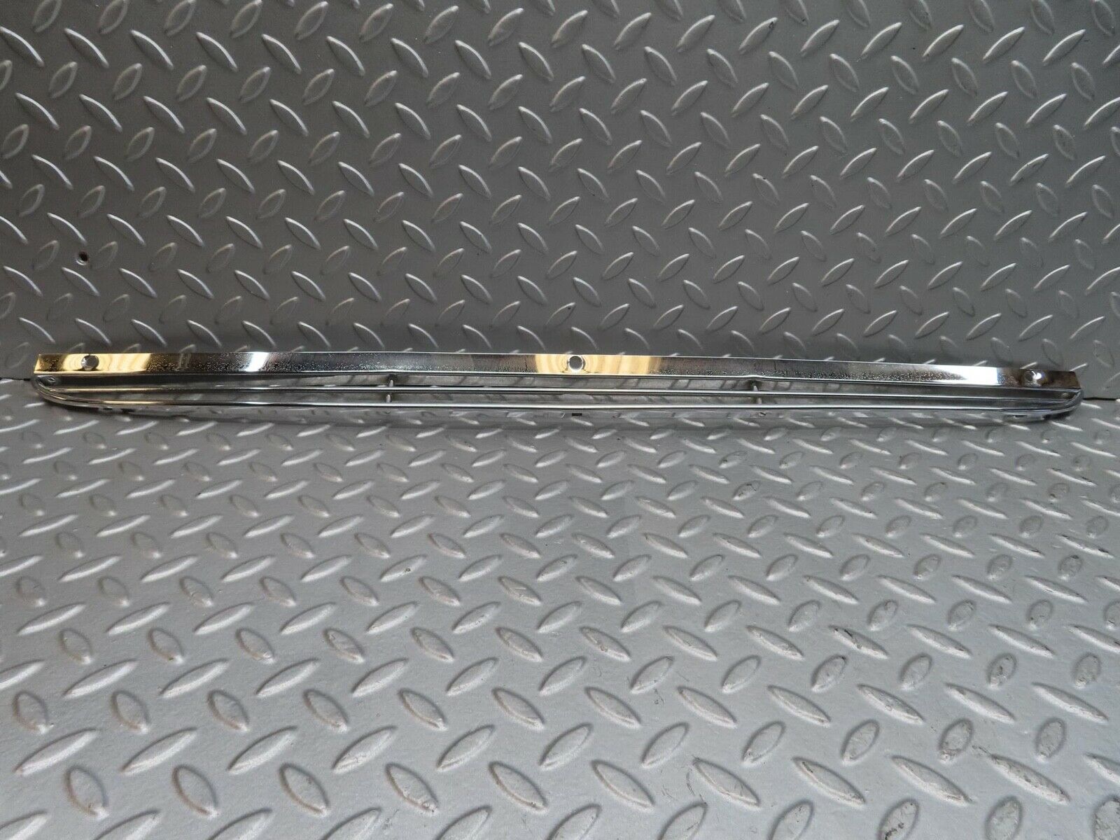 12654 Mercedes-Benz W111 220SE Air Intake Chrome Grill