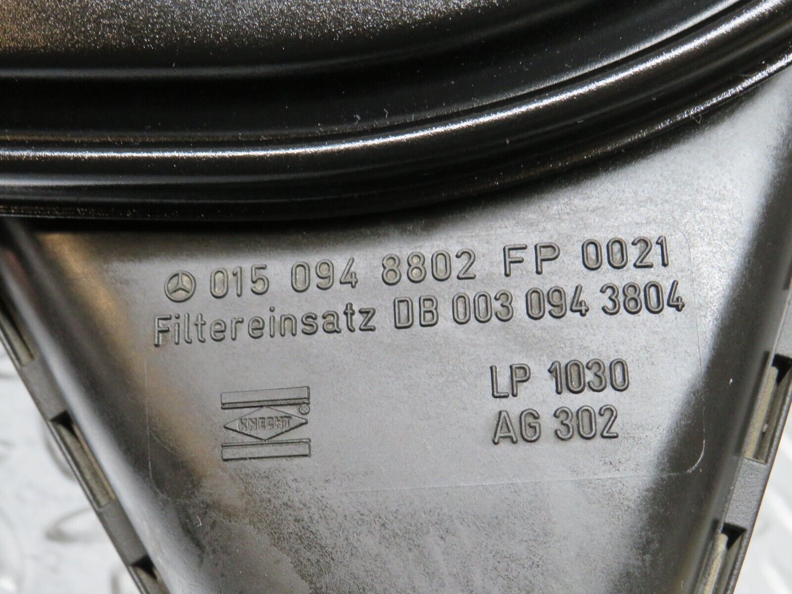 30362 Mercedes-Benz W124 230E Air Filter Box Housing 0150948802 1020941687