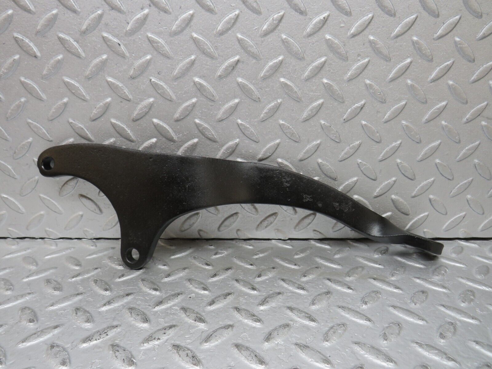 37659 Mercedes-Benz W109 300SEL Rear Anti Roll Bar Holder Bracket Pair