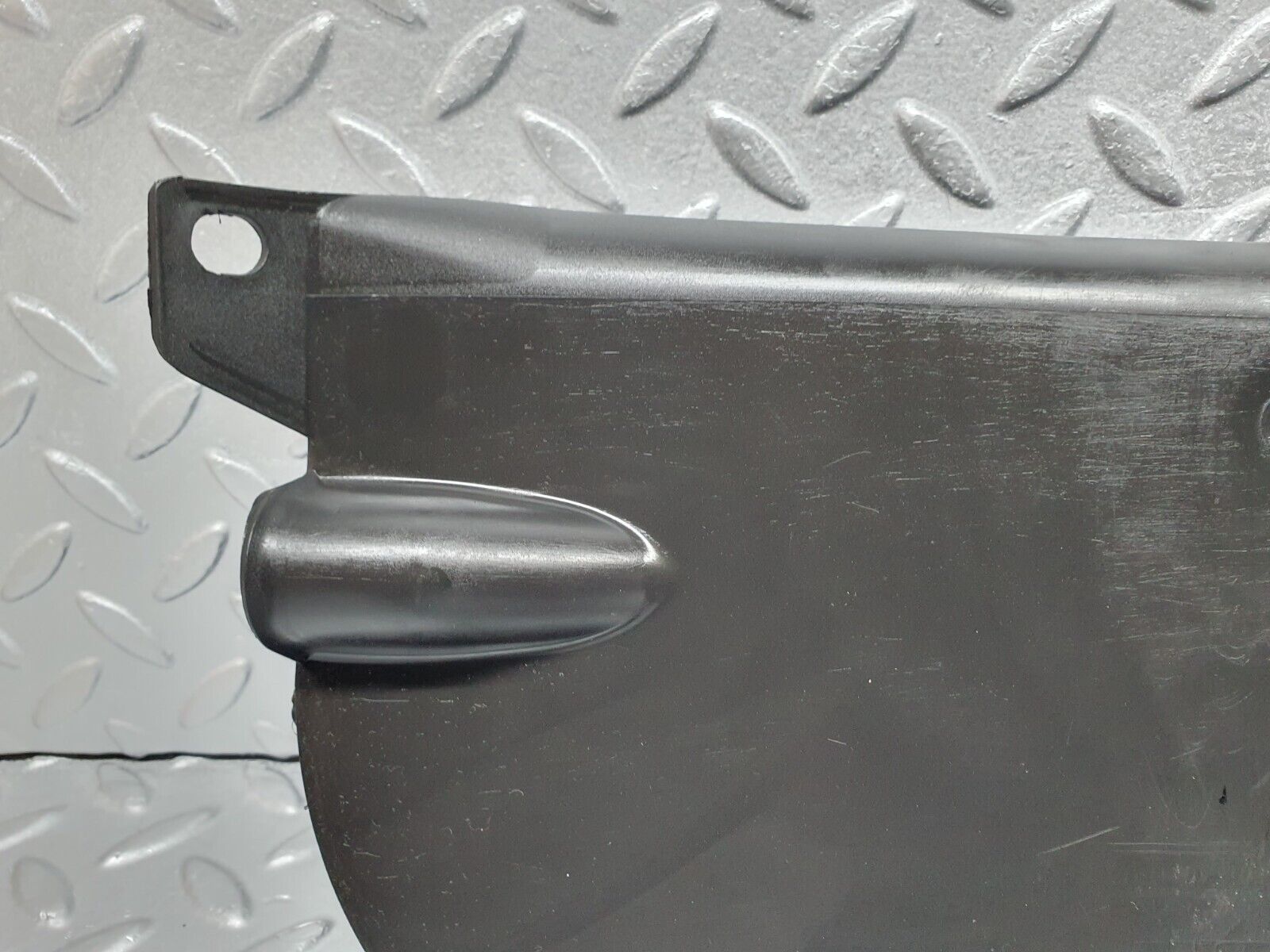 40951 Mercedes-Benz W126 300SE Vacuum Pump Housing Cover 1268050914