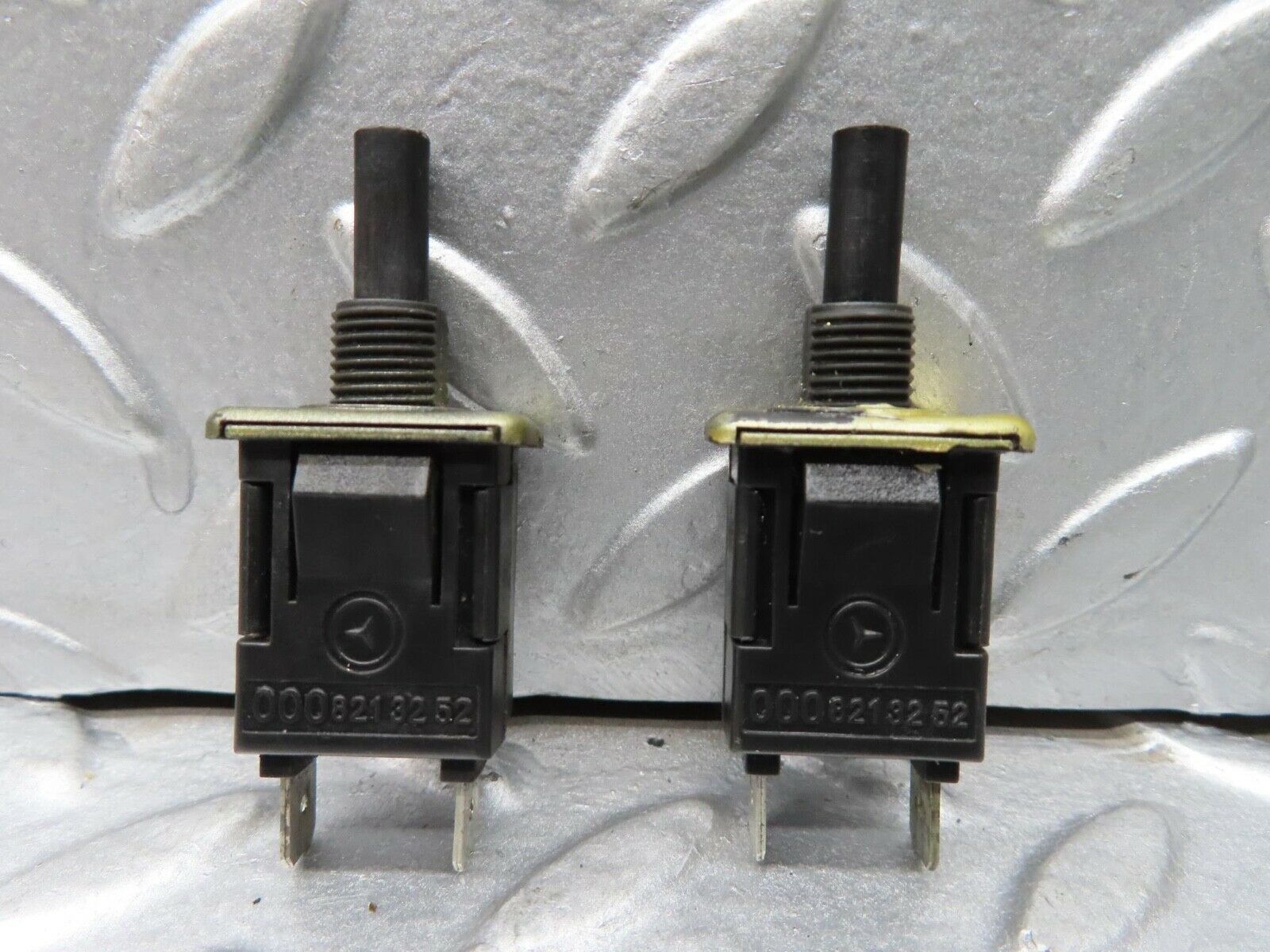 14481 Mercedes-Benz W116 350SE Door Contact Switch 0008213252