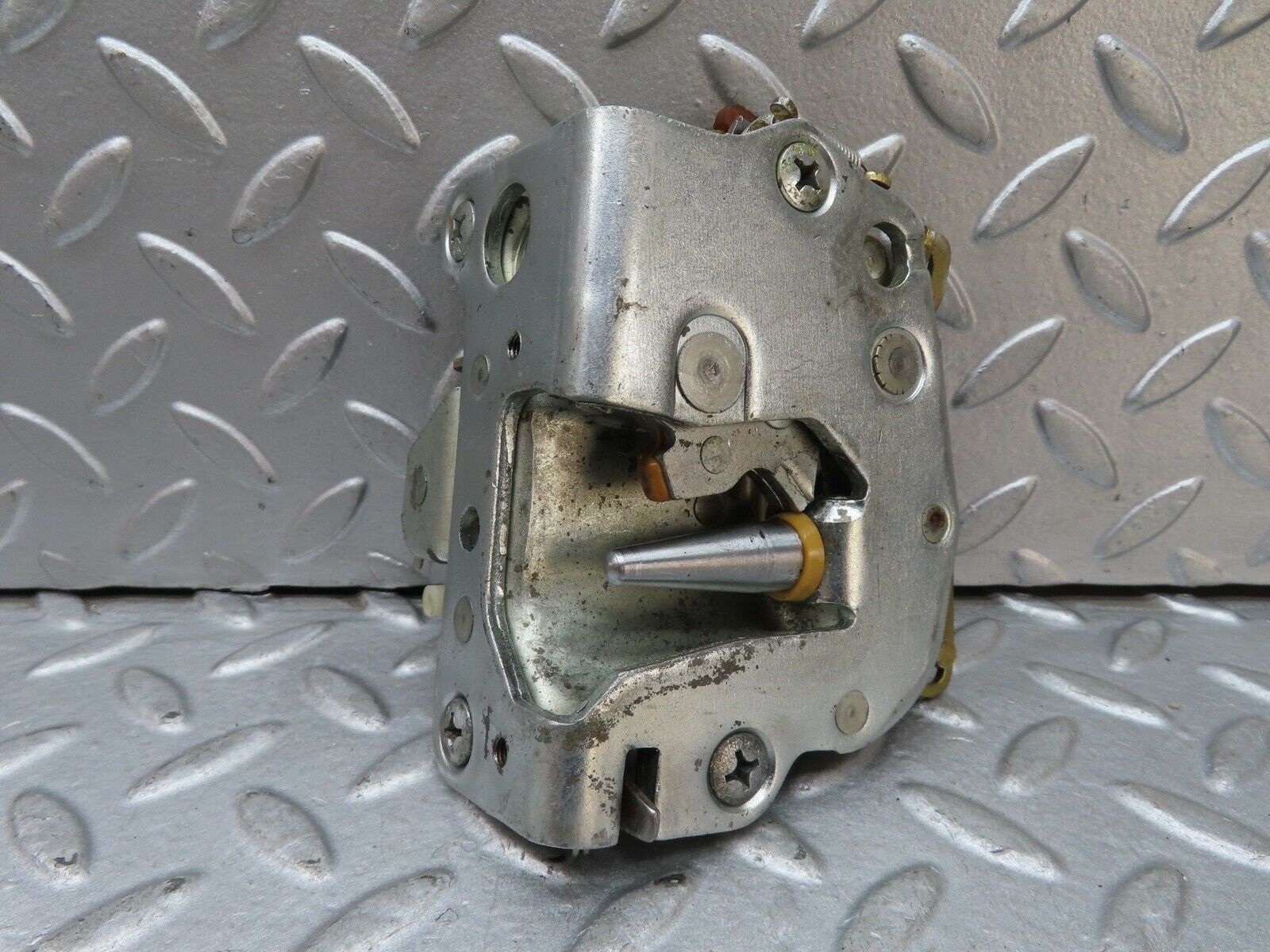 17656 Mercedes-Benz W116 450SEL Rear Left Door Lock Mechanism