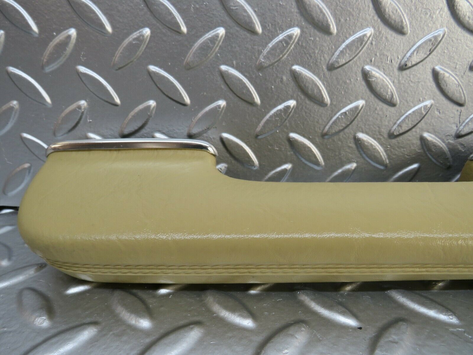 23935 Mercedes-Benz W123 280E Rear Left Interior Door Handle Beige 1239701701