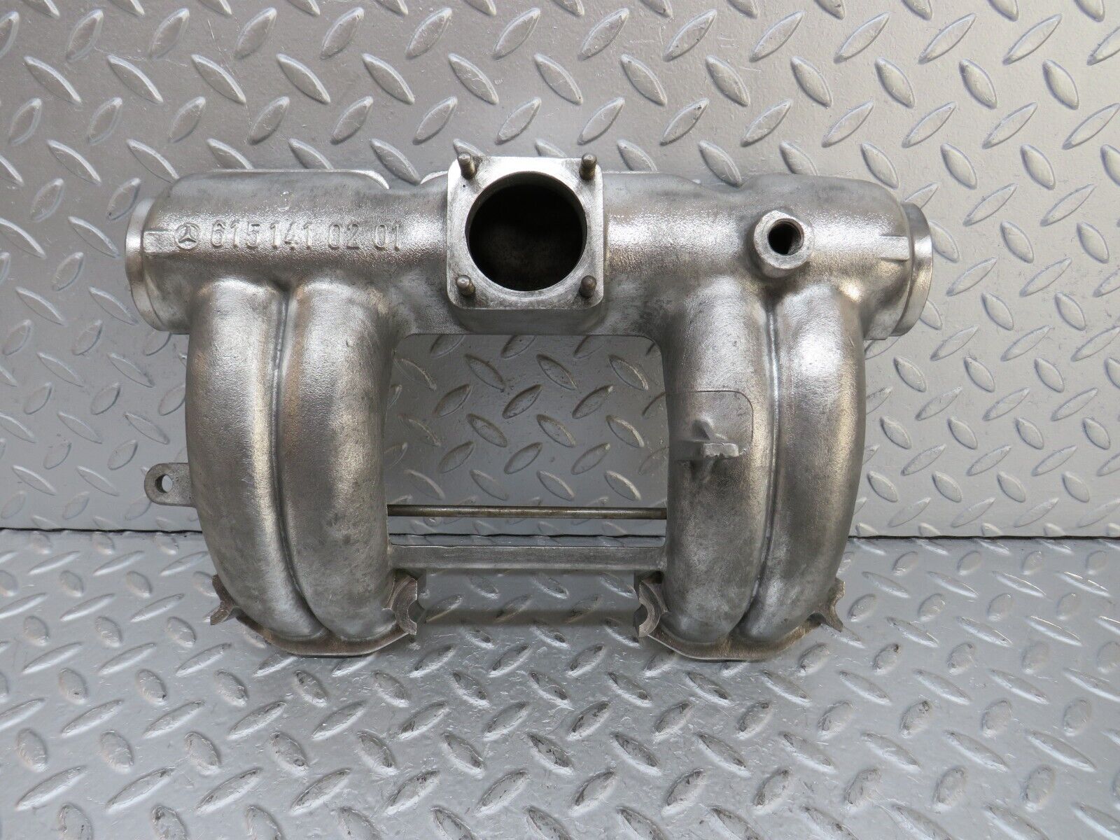 35927 Mercedes-Benz 240D OM616.912 Intake Manifold 6151410201