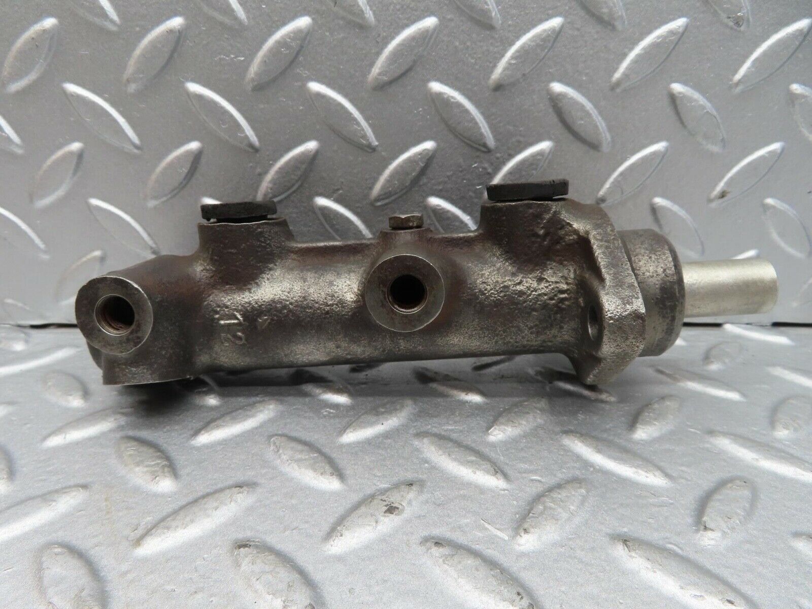 0087 Mercedes-Benz W116 Brake Master Cylinder