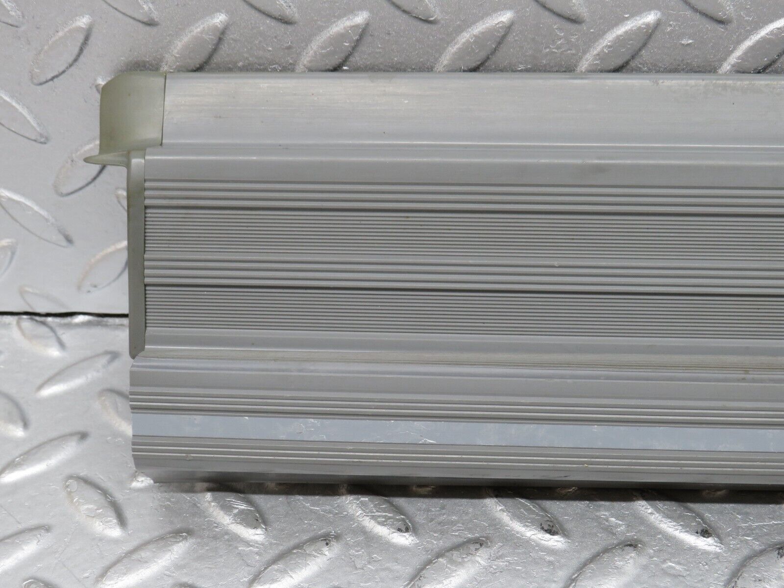 35991 Mercedes-Benz W126 420SE Rear Right Door Sill Trim Grey