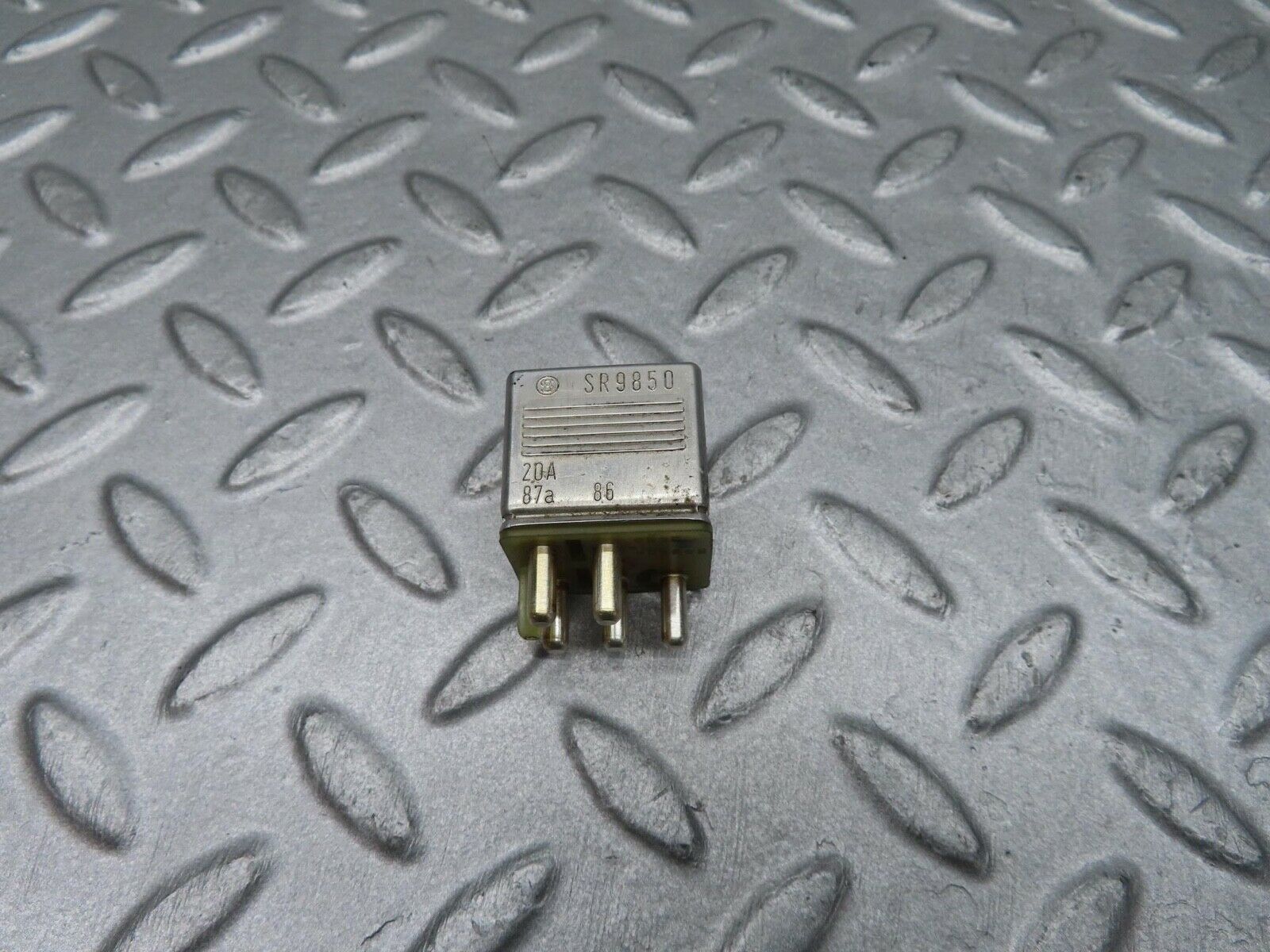 12056 Mercedes-Benz R129 300SL Coupe Multi Purpose Relay 0015420219