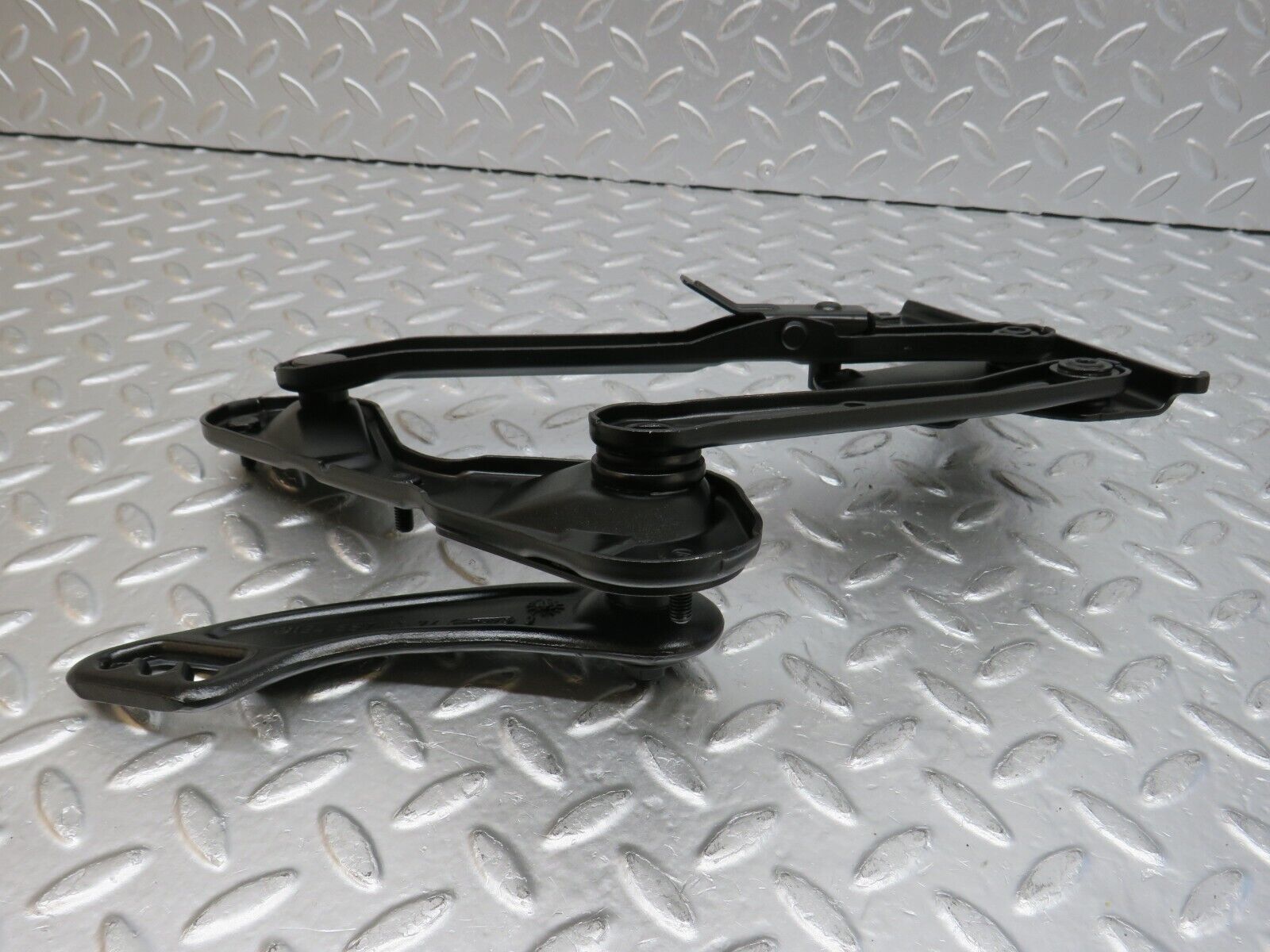 32526 Mercedes-Benz S124 300TE Wagon Bonnet Hinge Right 1248870174