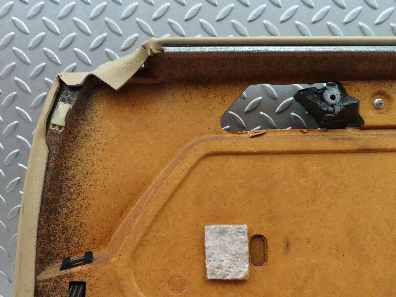 5262 Mercedes-Benz W124 230E Front Left Door Card Beige 1247271370