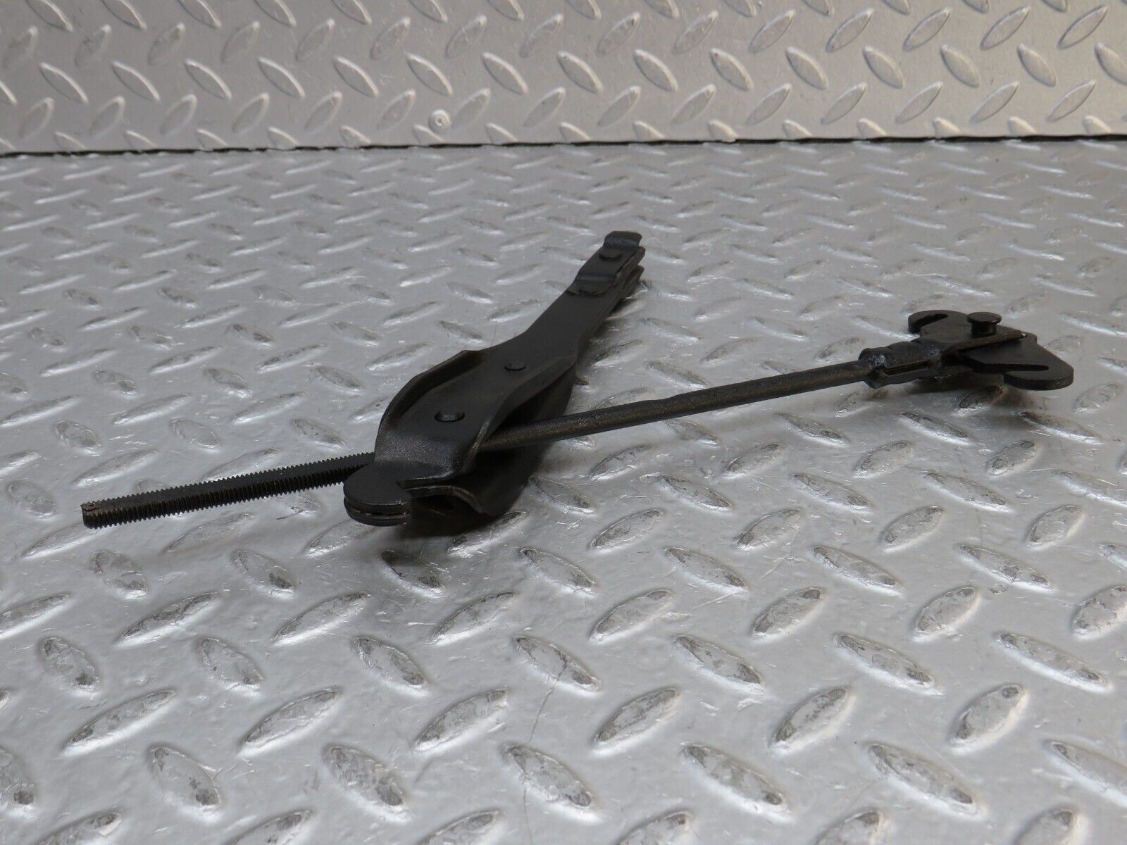 37358 Mercedes-Benz W109 300SEL Handbrake Adjusting Handbrake Regulator