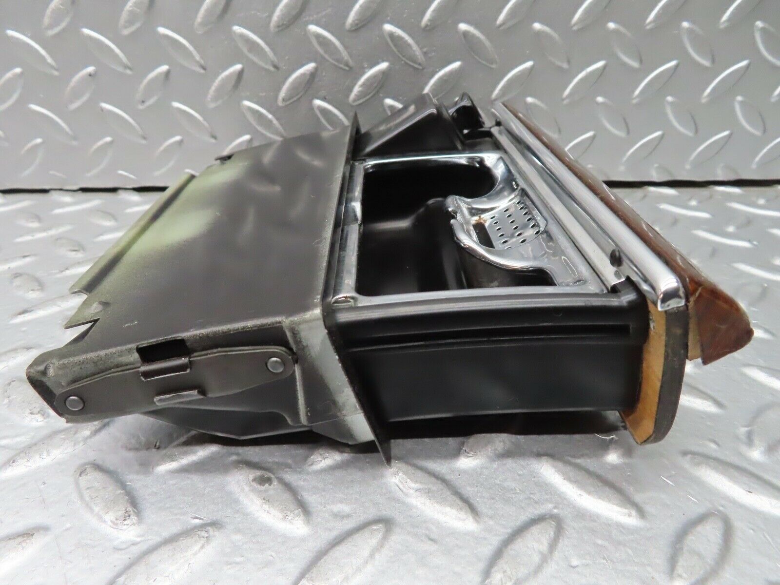 21672 Mercedes-Benz W126 300SE Centre Console Ashtray Wood Finish