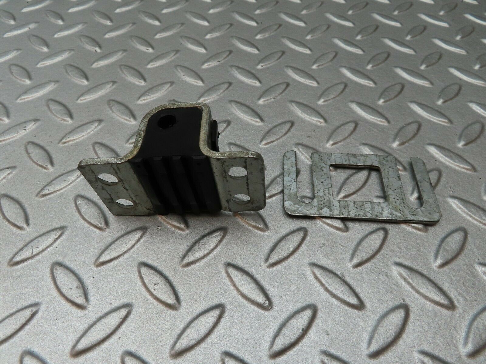 4489 Mercedes-Benz W123 230E Door Lock Latch Left Side