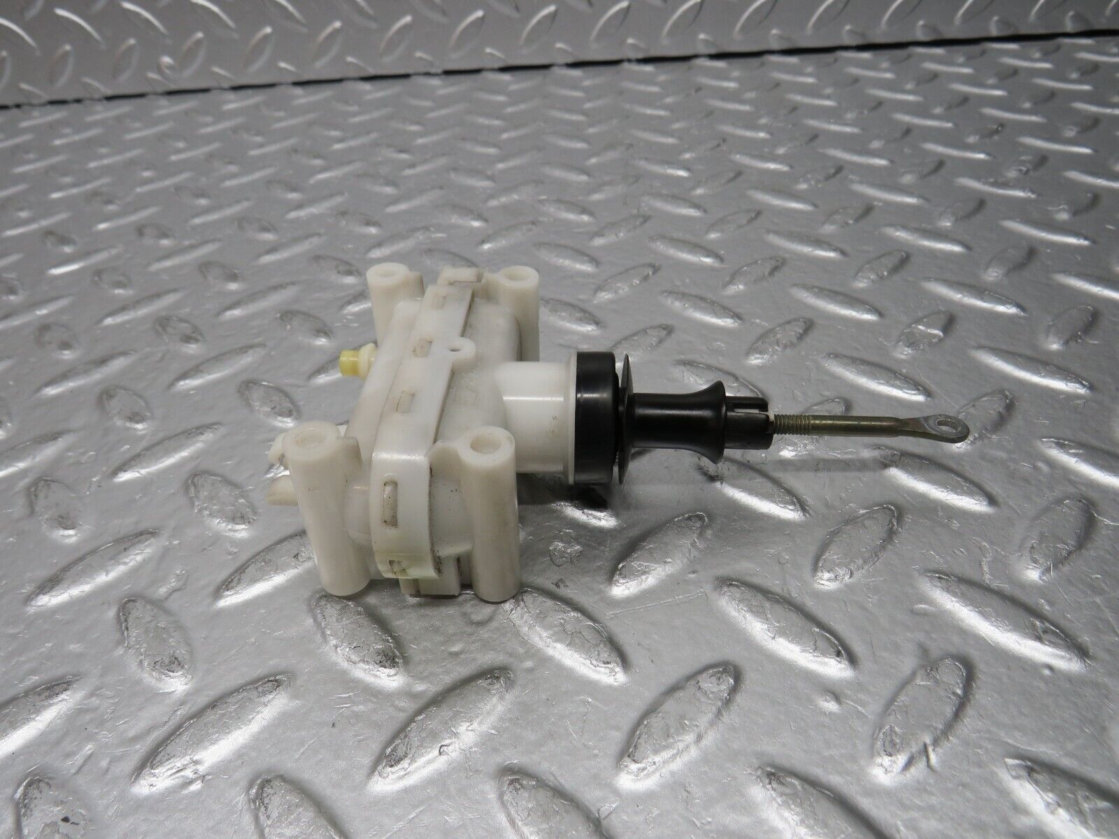 31397 Mercedes-Benz S124 220TE Door Lock Vacuum Actuator Hella Rear Right