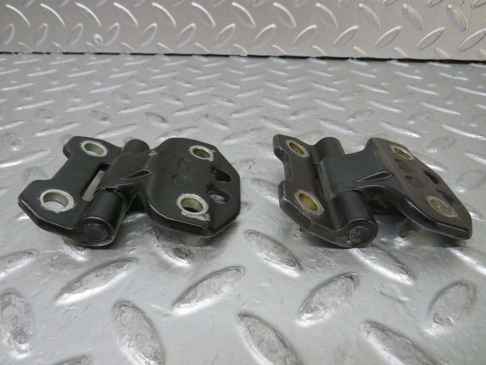 26700 Mercedes-Benz C124 220CE Coupe Right Door Hinge Pair