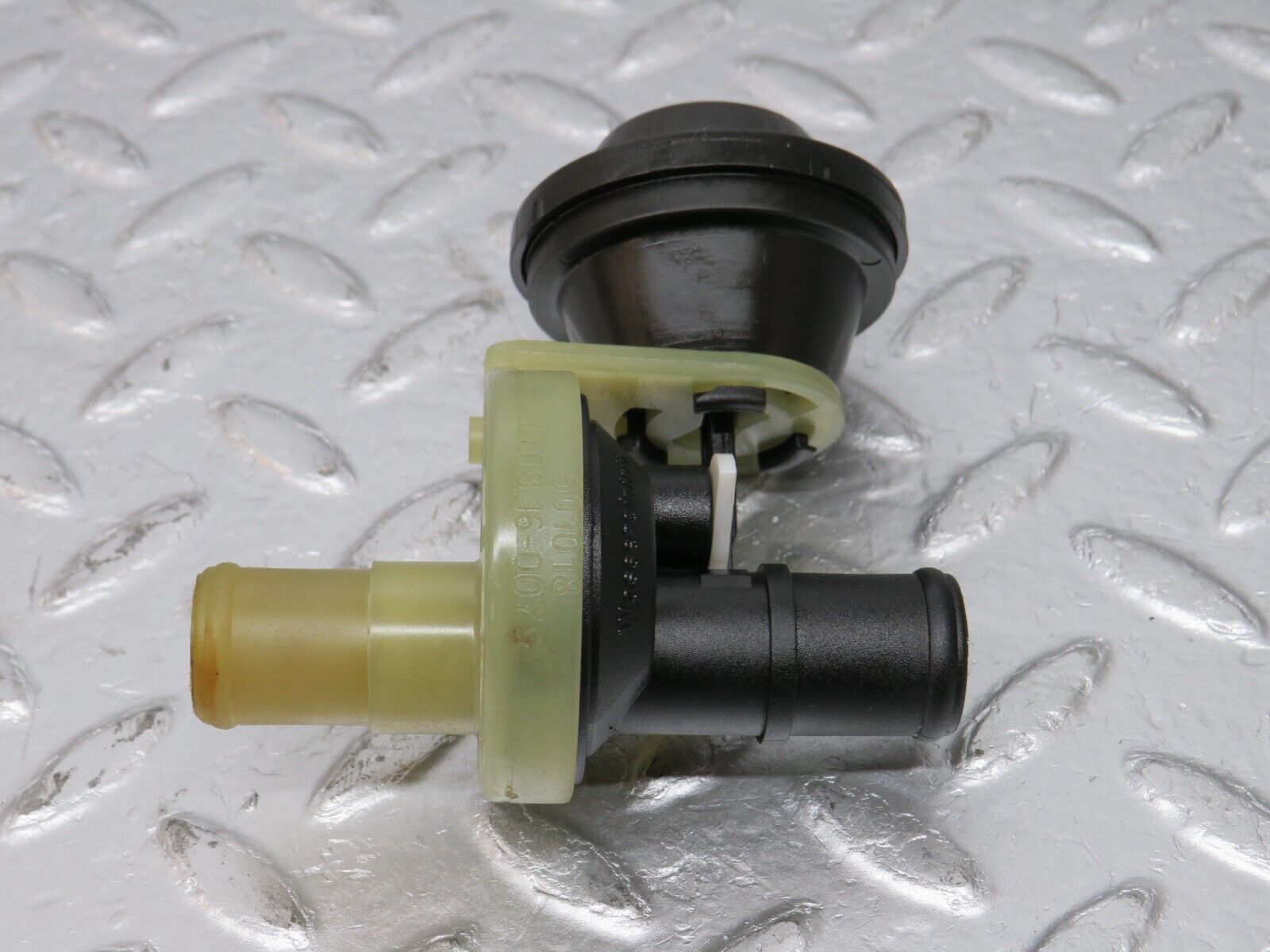 33621 Mercedes-Benz W201 190E 2.0L Heater Control Valve