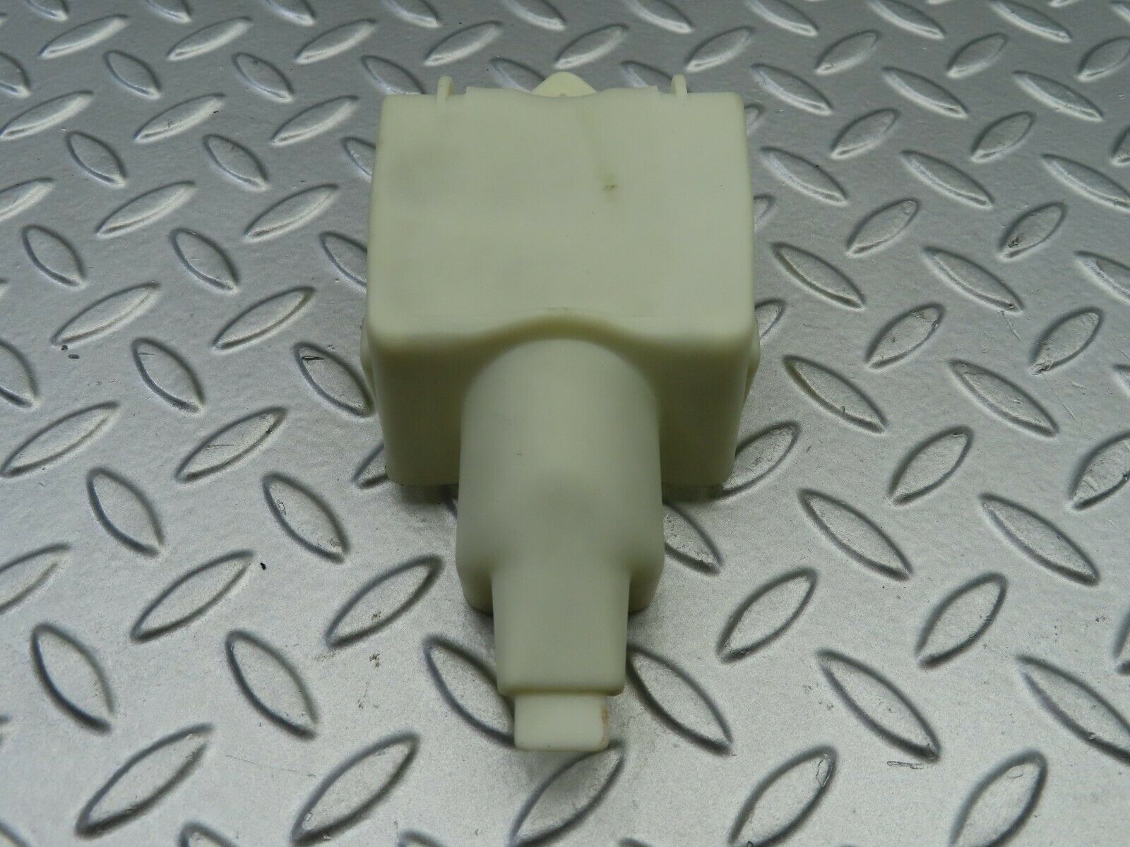 6578 Mercedes-Benz S124 E220 Wagon Rear Door Lock Vacuum Actuator Cover