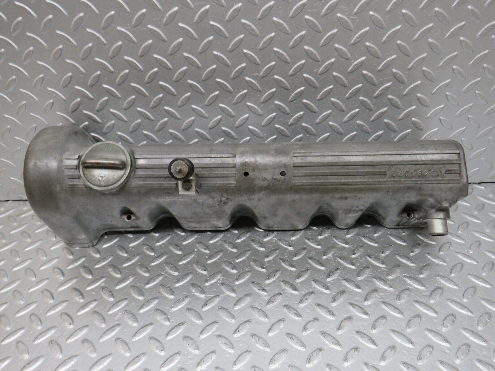 34536 Mercedes-Benz C126 380SEC Cylinder Head Valve Cover Right 1170160105