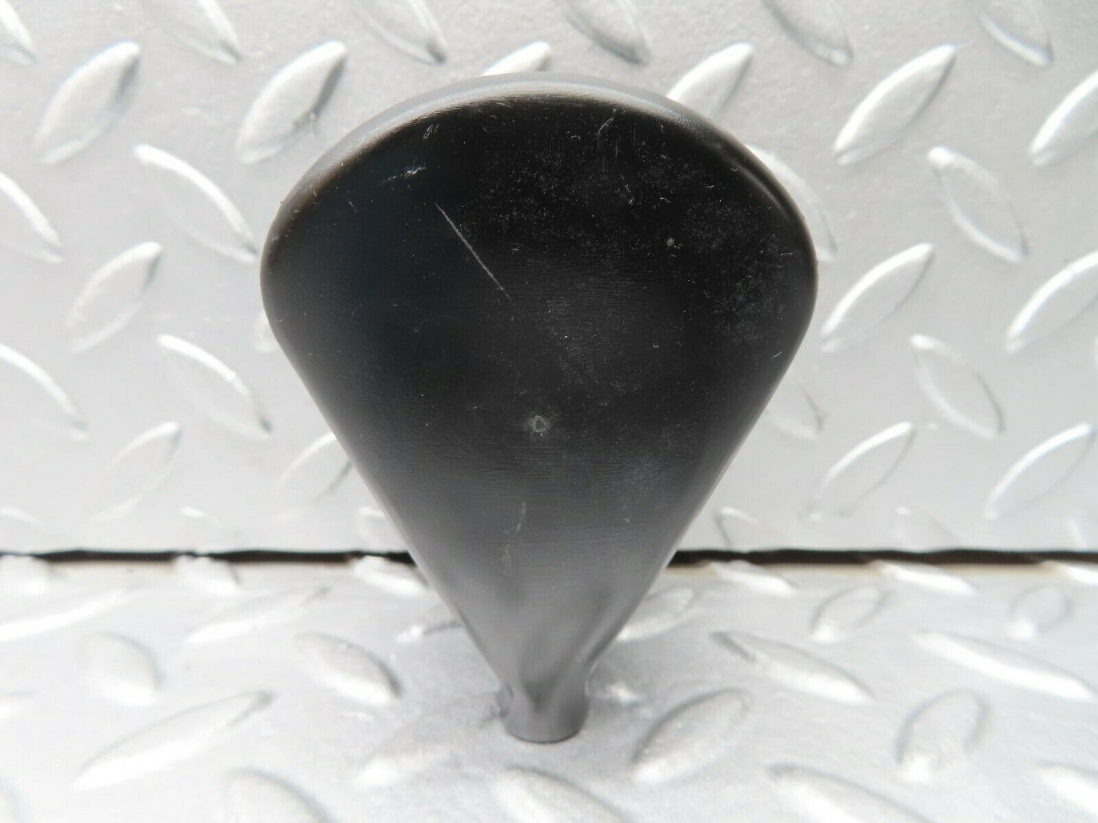 16307 Mercedes-Benz W124 260E Ignition Coil Cover Cap 0001582285