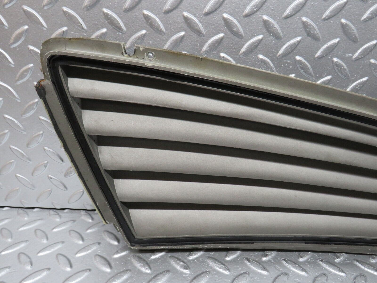 0706 Mercedes-Benz C107 350SLC Coupe Side Window Louvre Rear Left