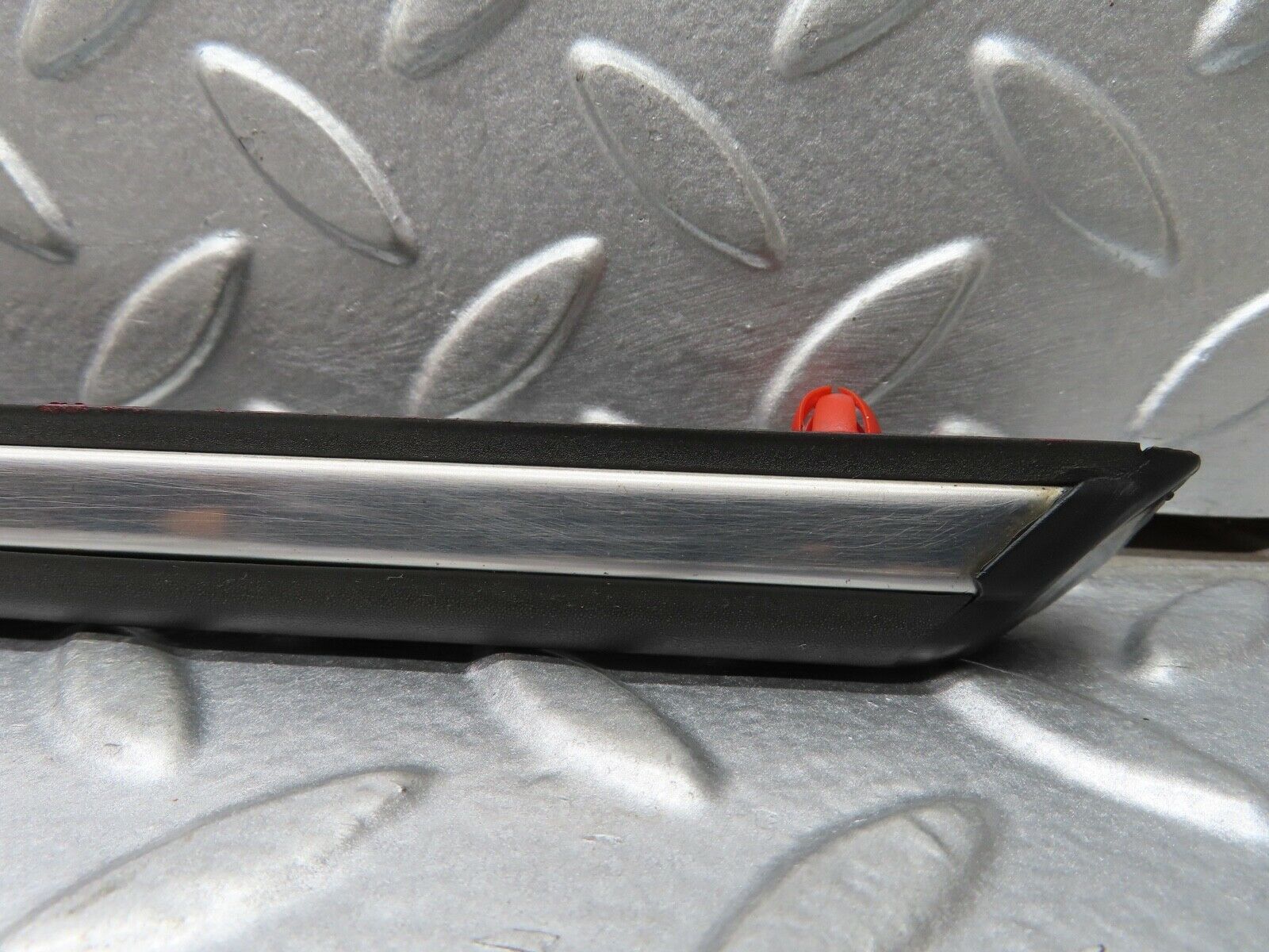 19063 Mercedes-Benz W123 300D Rear Right Door Centre Moulding Trim