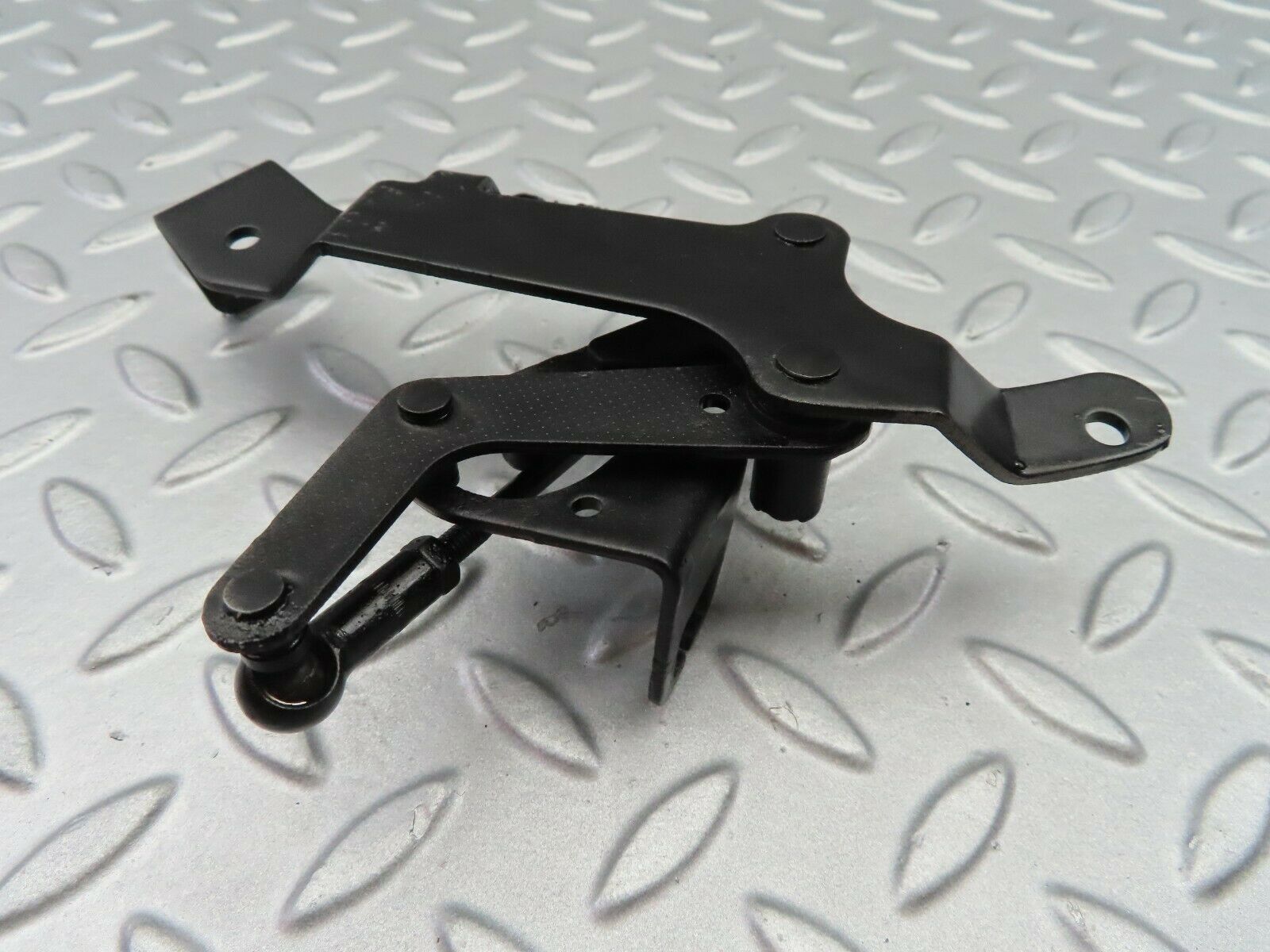 6919 Mercedes-Benz C107 350SLC Coupe Throttle Linkage