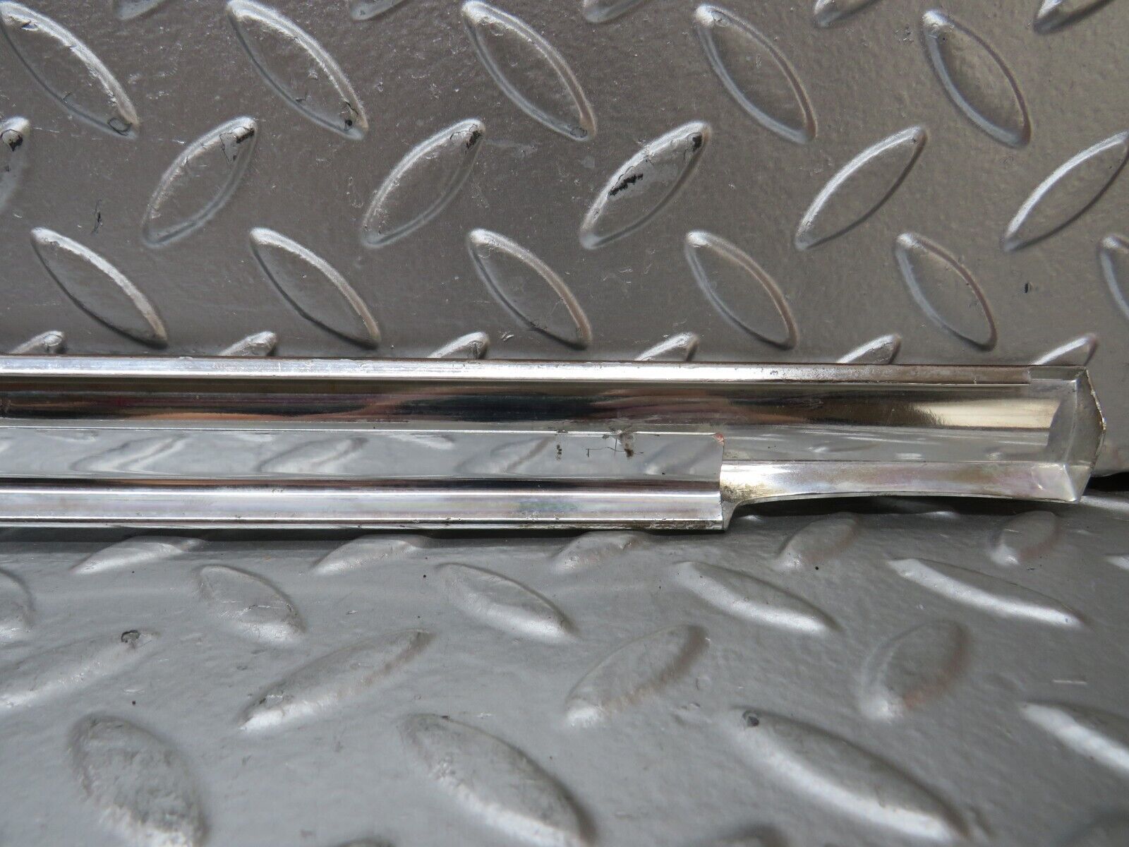 26405 Mercedes-Benz W116 450SE Rear Right Door Chrome Trim