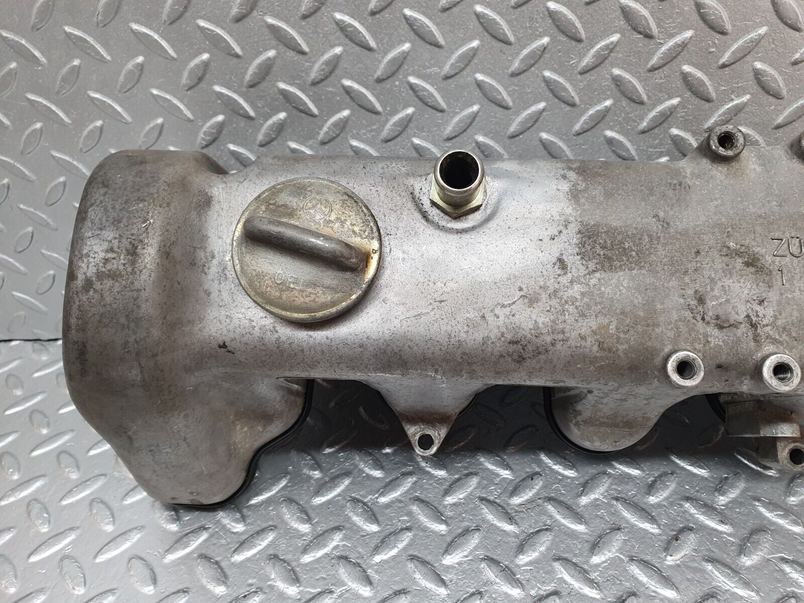 40866 Mercedes-Benz W123 240D Cylinder Head Valve Cover 6160161105