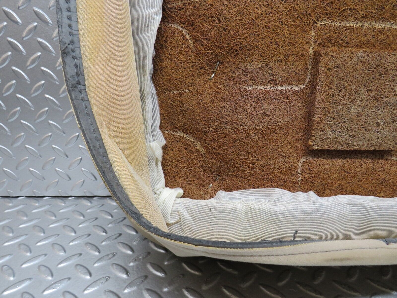 29483 Mercedes-Benz W124 230E Front Right Driver Seat Bottom 1249101050