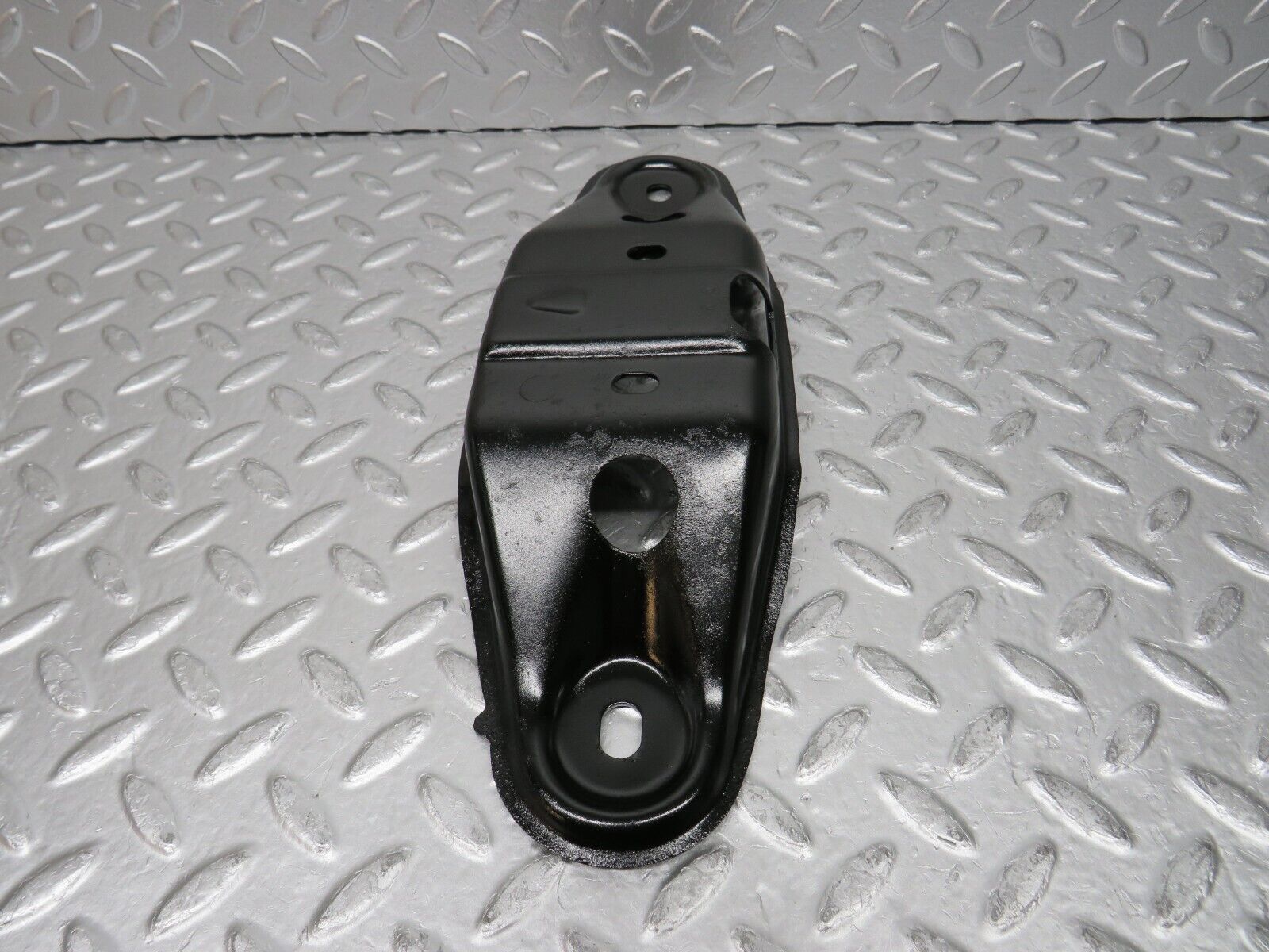 31672 Mercedes-Benz W201 190LE 1.8L Gearbox Mount Bracket