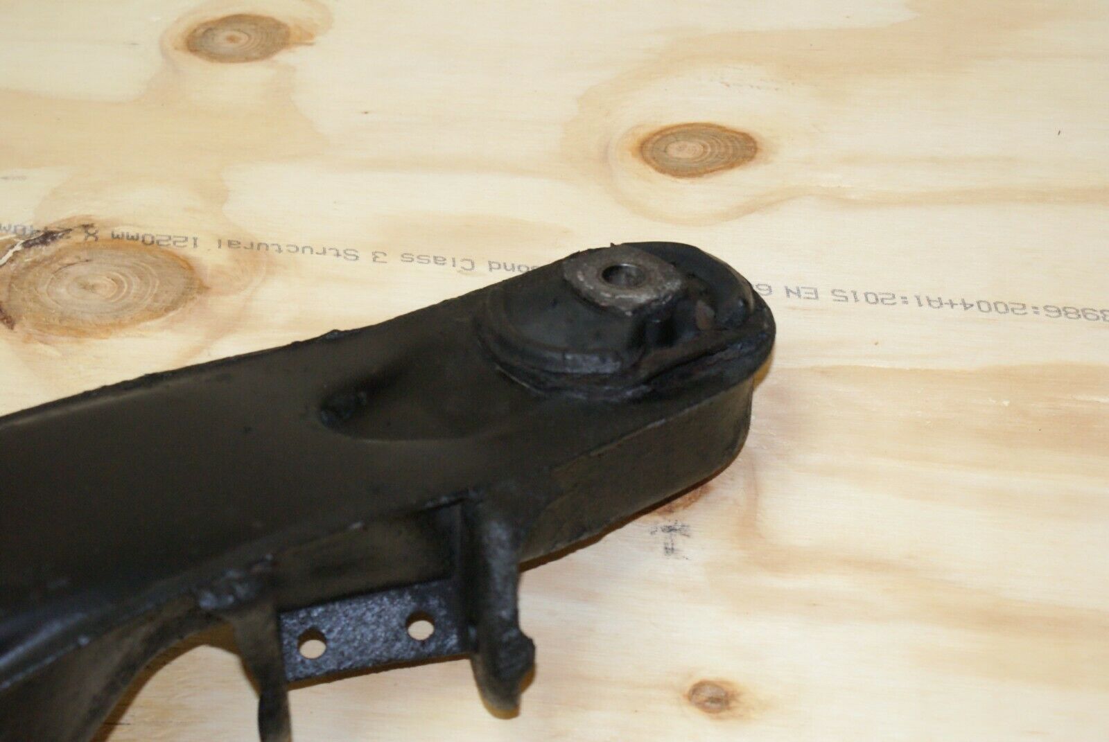 2484 Mercedes-Benz W123 280E Rear Subframe Axle Carrier Suspension