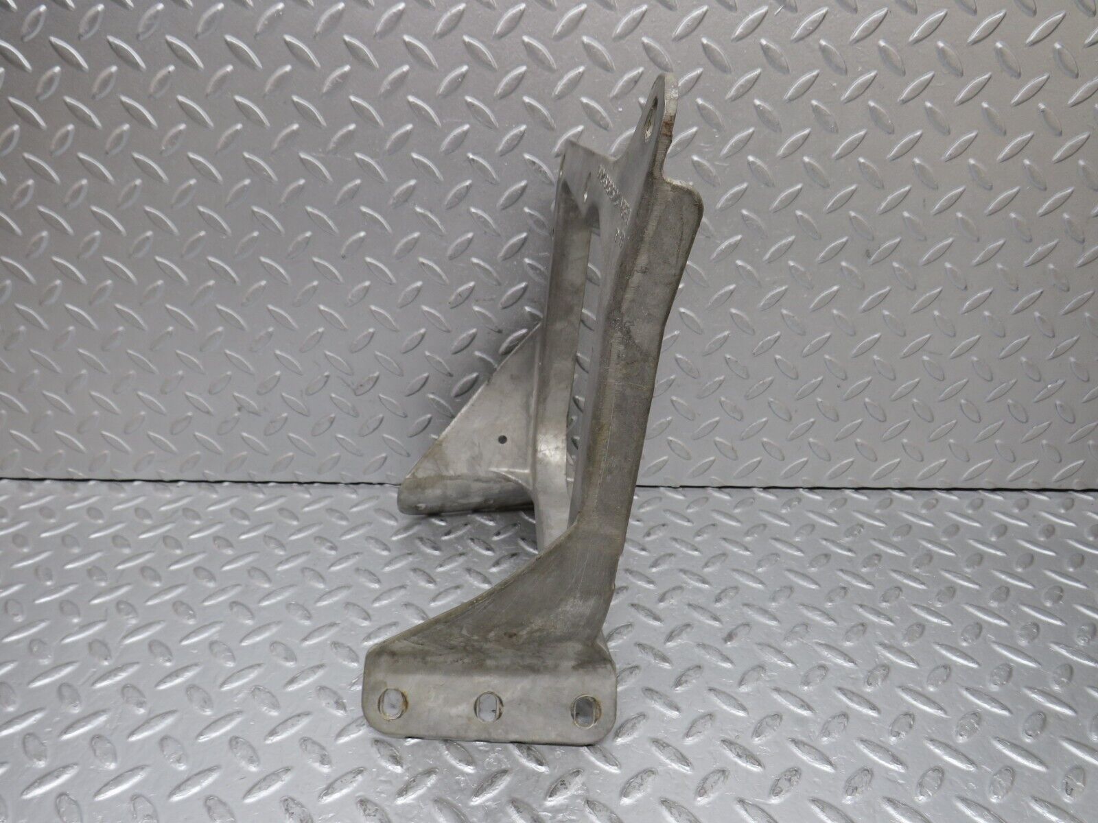 37964 Mercedes-Benz A124 320E Cabriolet Centre Control Support Bracket 1246282624