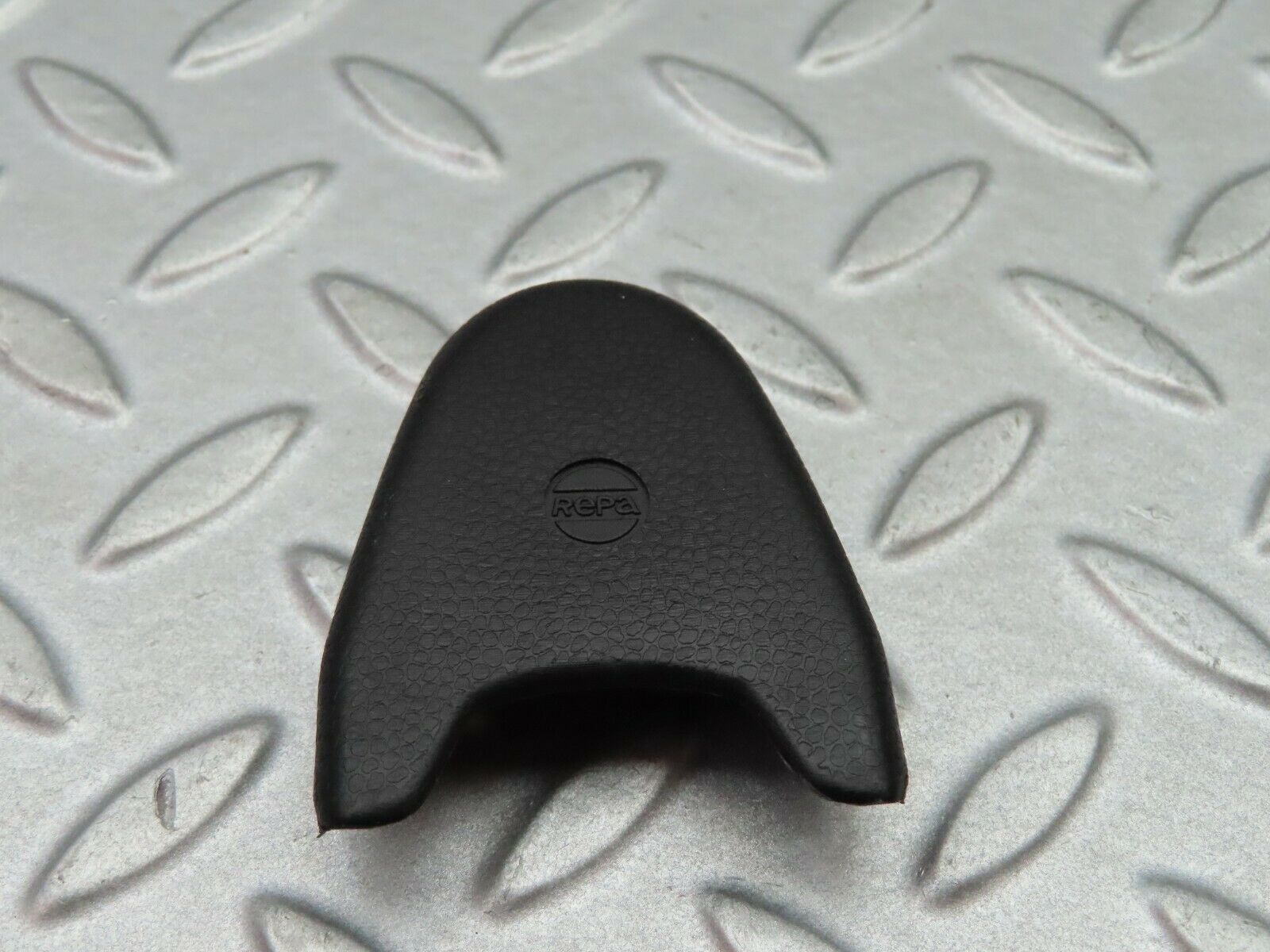 5737 Mercedes-Benz W123 200 Seat Belt Plastic Cap 0008680430