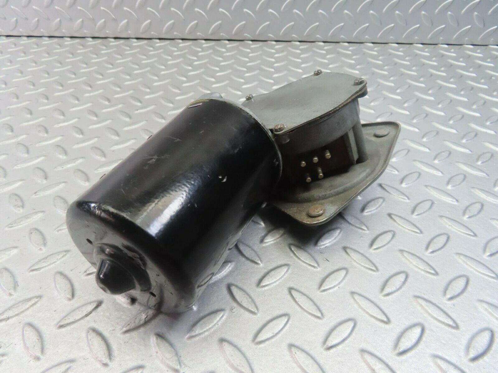 8259 Mercedes-Benz W115 Wiper Motor Bosch 0390446053