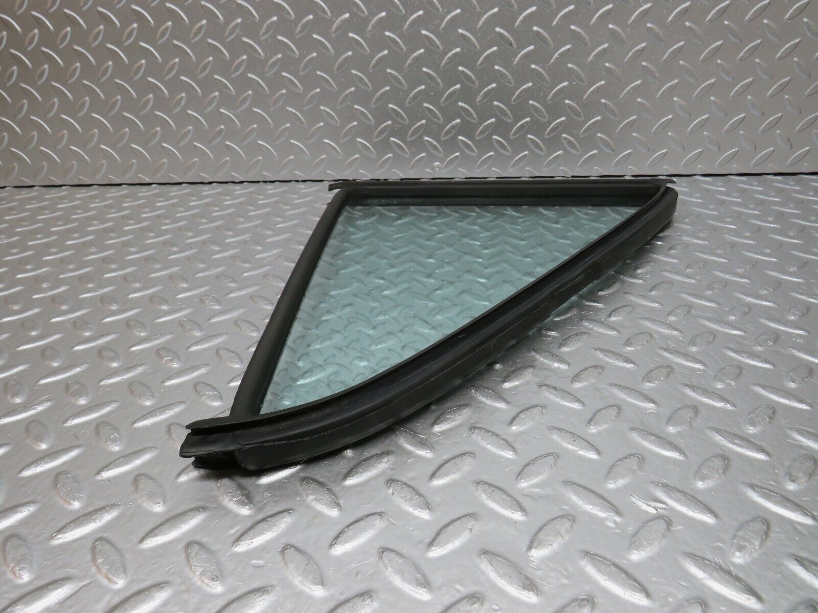 0626 Mercedes-Benz W123 230E Right Rear Door Quarter Glass 1237350224