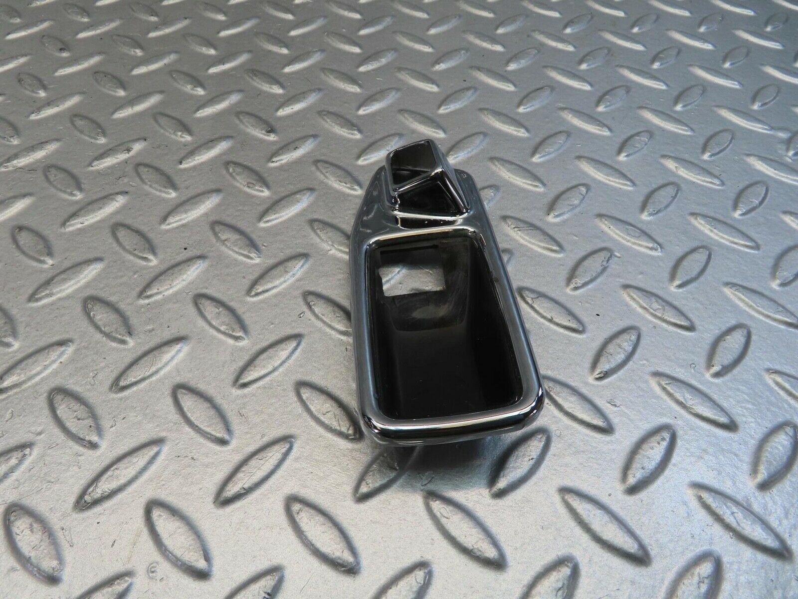 11367 Mercedes-Benz C123 230CE Coupe Frame For Door Opener Left 1167660111