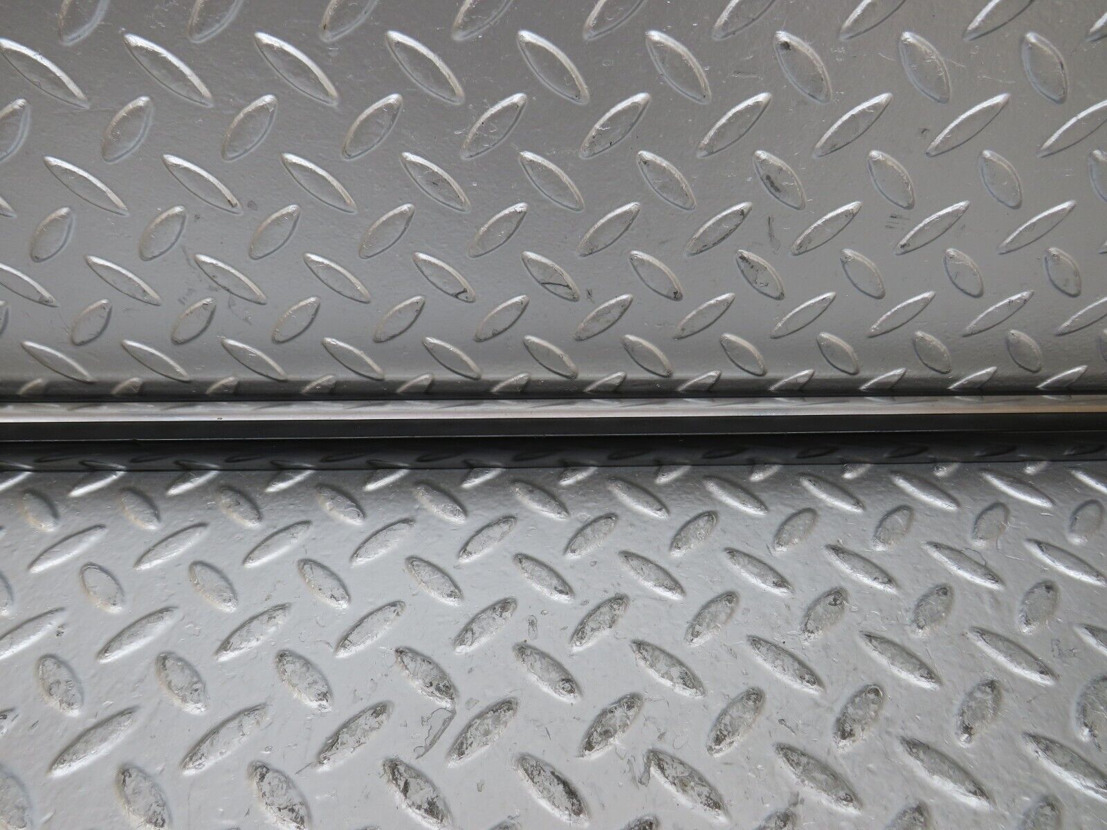 26294 Mercedes-Benz W116 450SE Front Right Door Moulding Trim