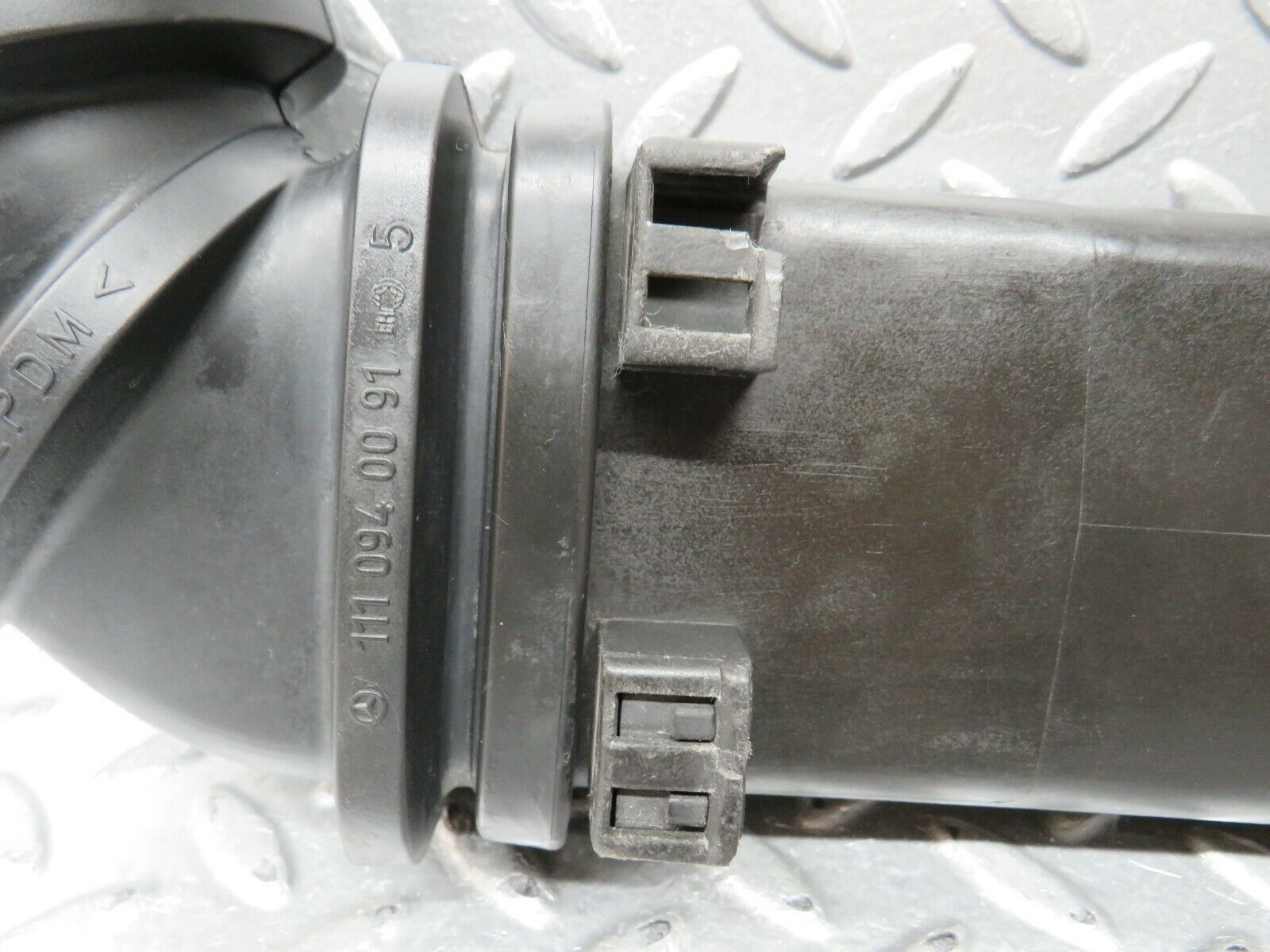 24268 Mercedes-Benz S124 220TE Wagon Air Intake Pipe 1111400012