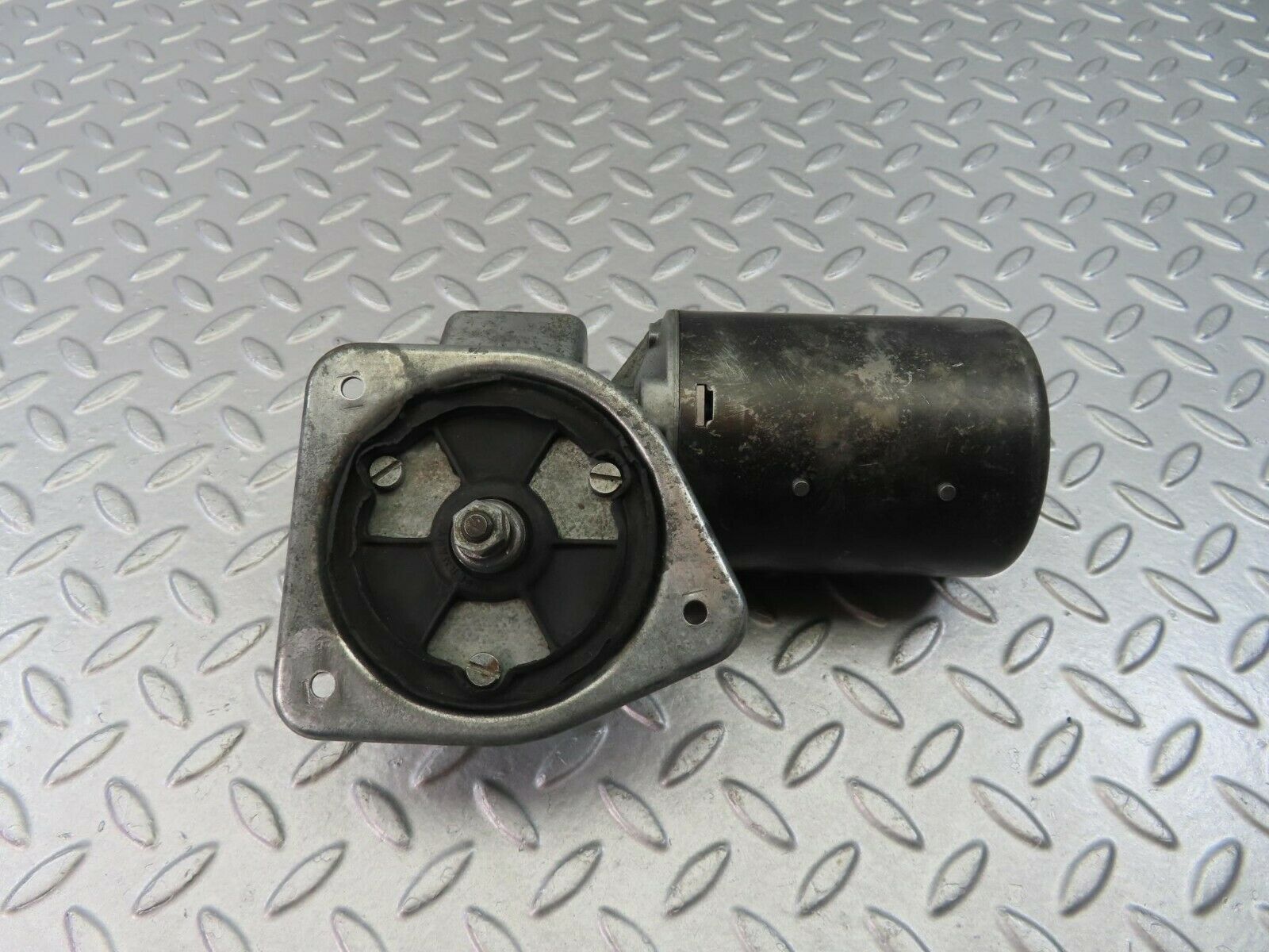 8904 Mercedes-Benz W108 Wiper Motor Bosch 0390446050