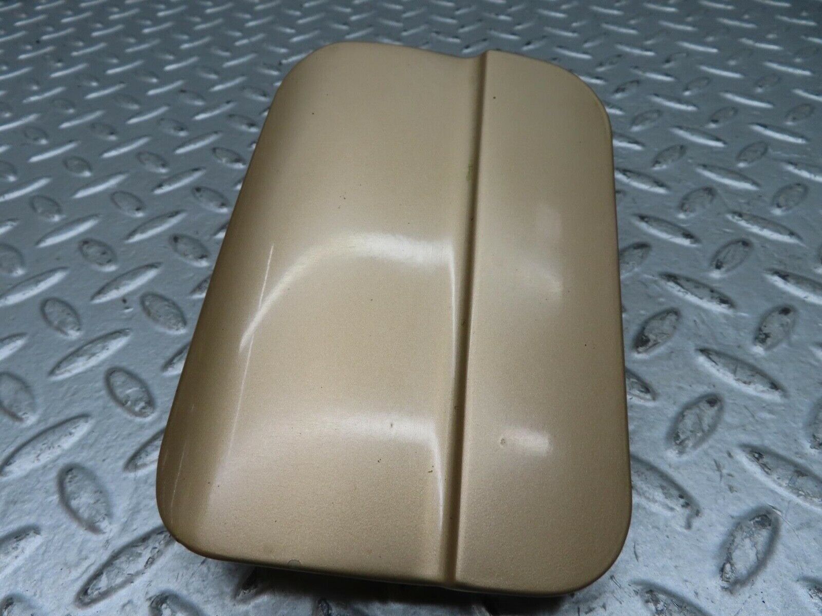 15895 Mercedes-Benz W123 280E Fuel Tank Flap Cap 1235840039