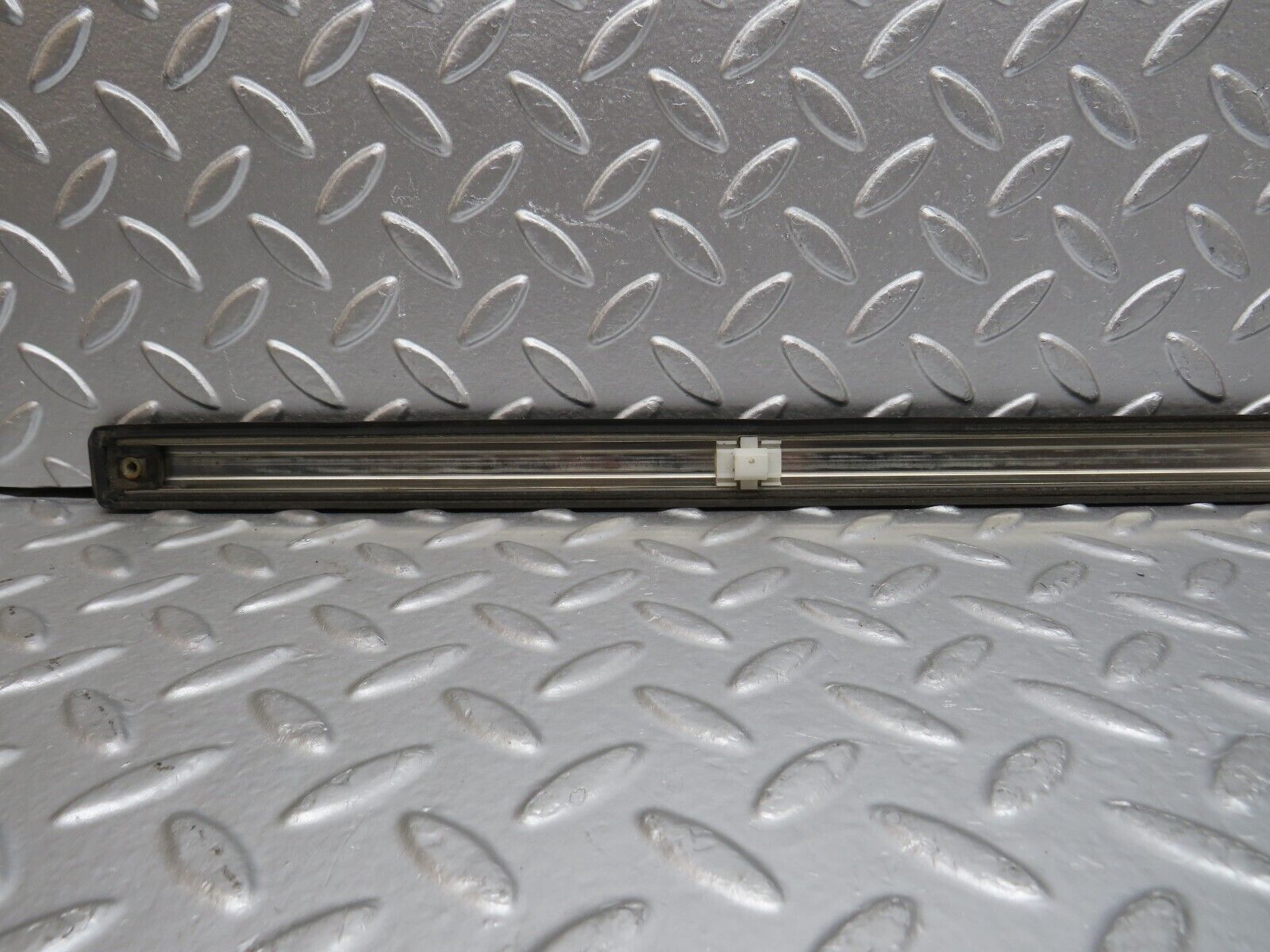 30788 Mercedes-Benz W201 190E 2.0L Front Right Door Centre Moulding Trim