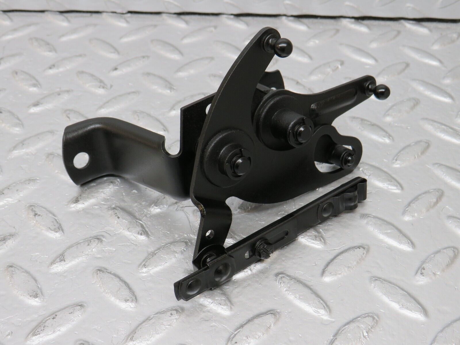 34585 Mercedes-Benz C126 380SEC Coupe Throttle Linkage