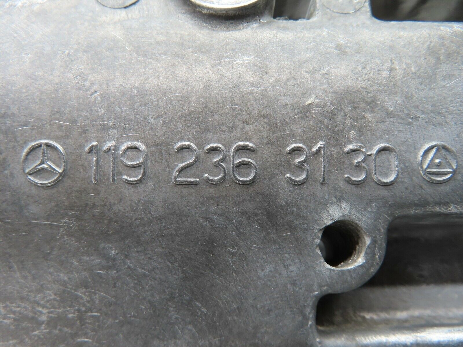 19555 Mercedes-Benz C140 CL420 Coupe AC Compressor Mount Bracket 1192363130