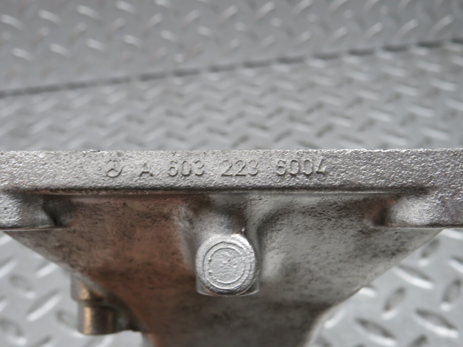 29033 Mercedes-Benz C124 320CE Coupe Engine Mount Bracket Left 6032236004