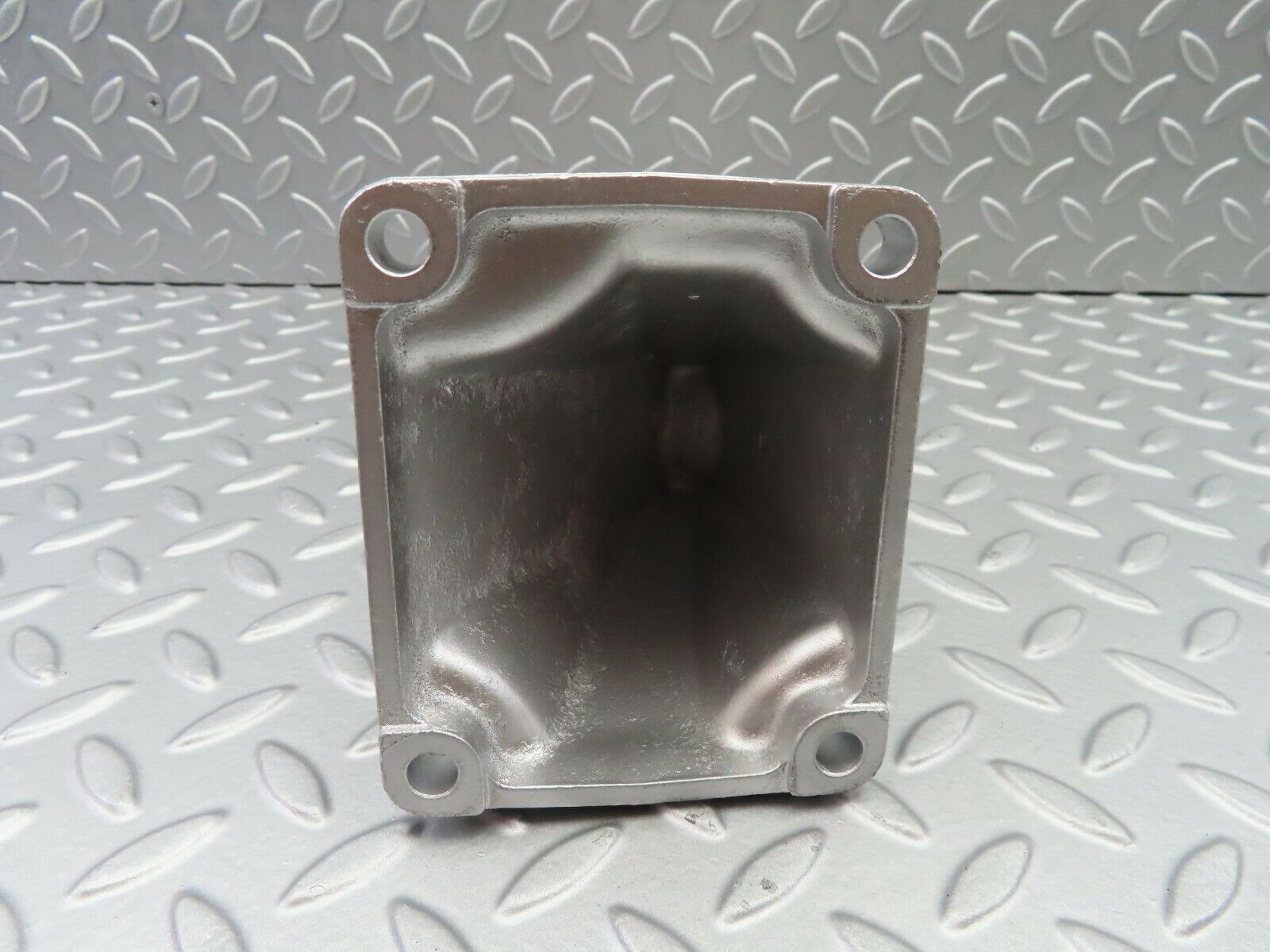 6794 Mercedes-Benz S124 E220 Wagon Engine Mount Bracket Right